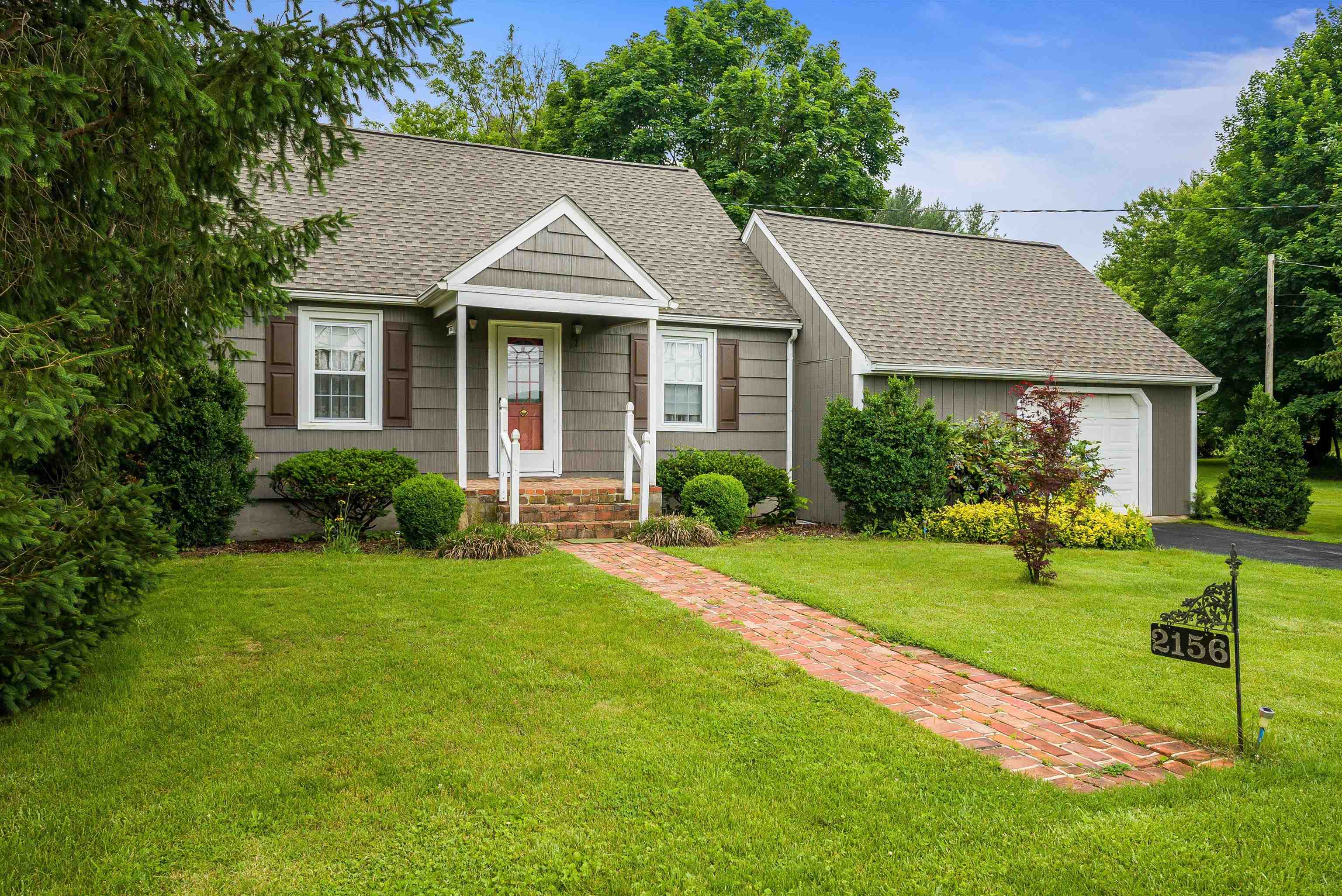 2156 LYNDHURST RD