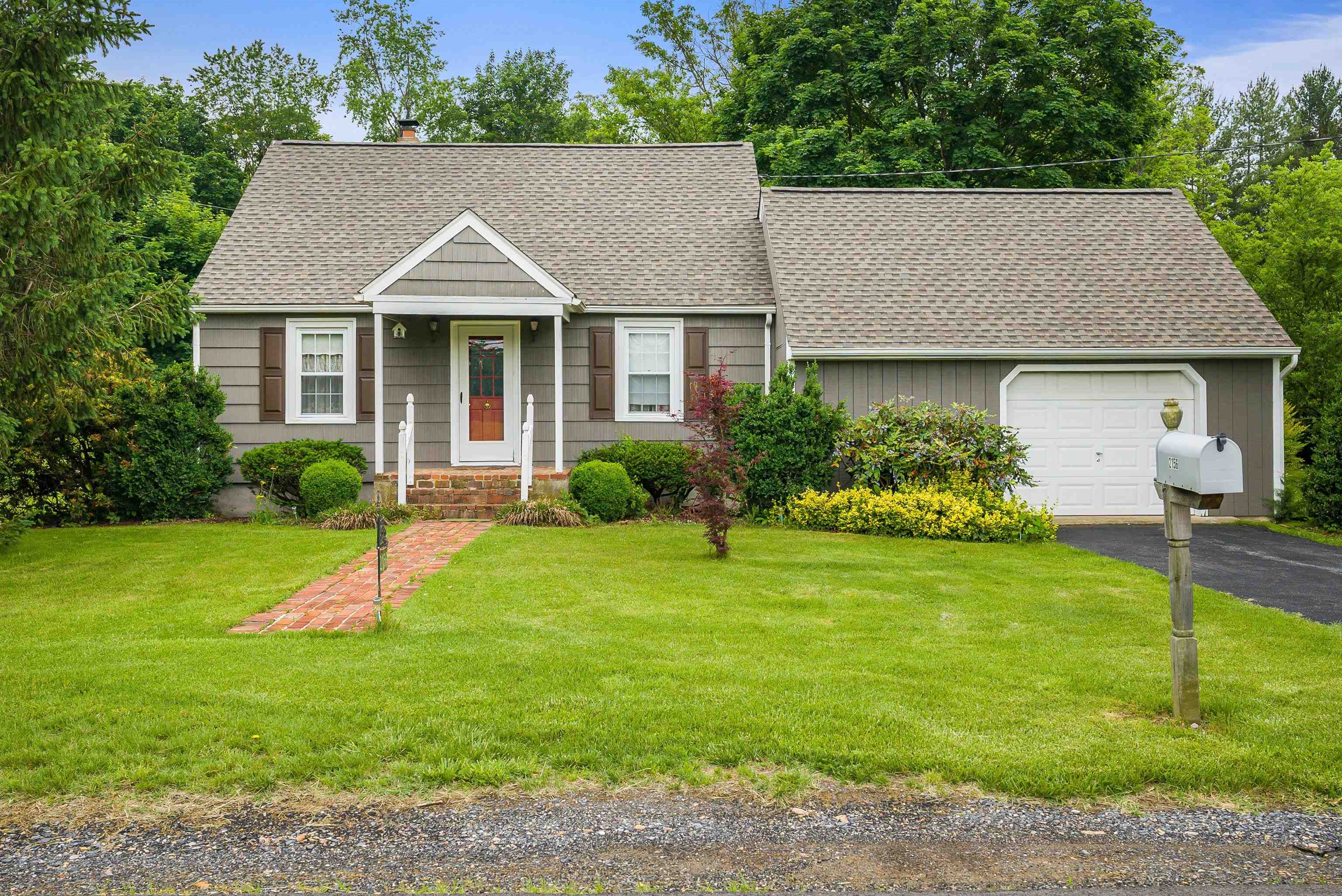 2156 LYNDHURST RD