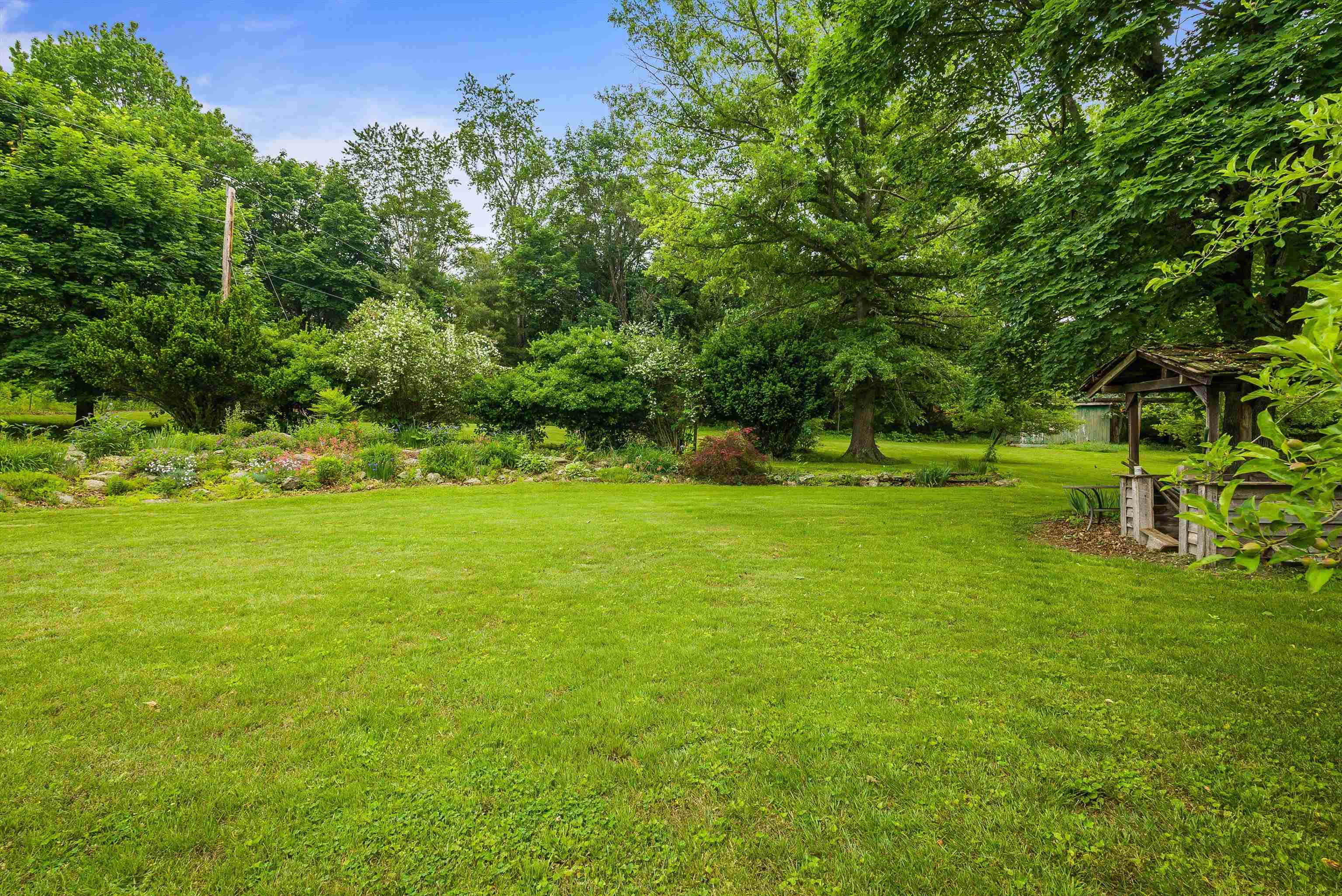 2156 LYNDHURST RD