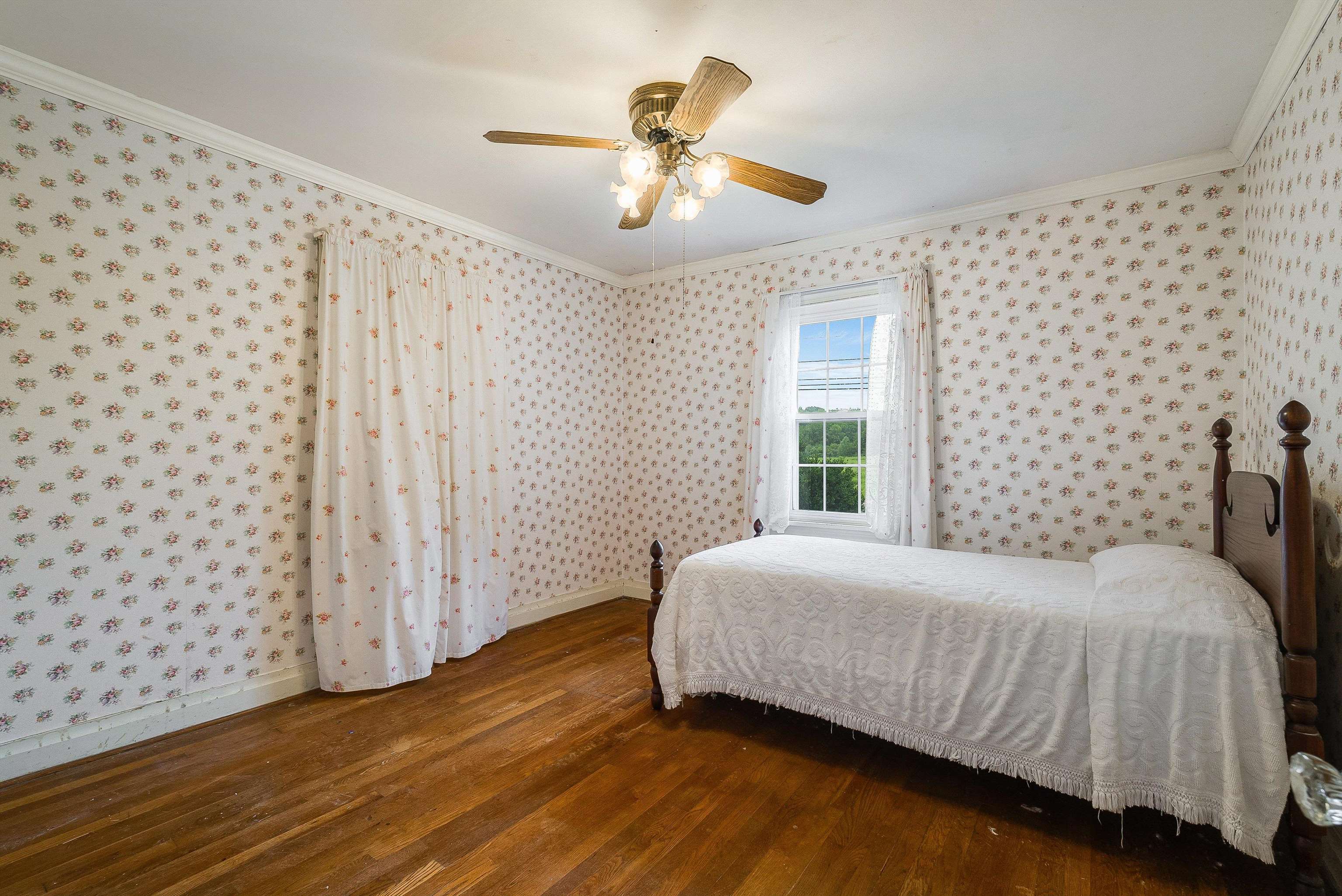 2156 LYNDHURST RD