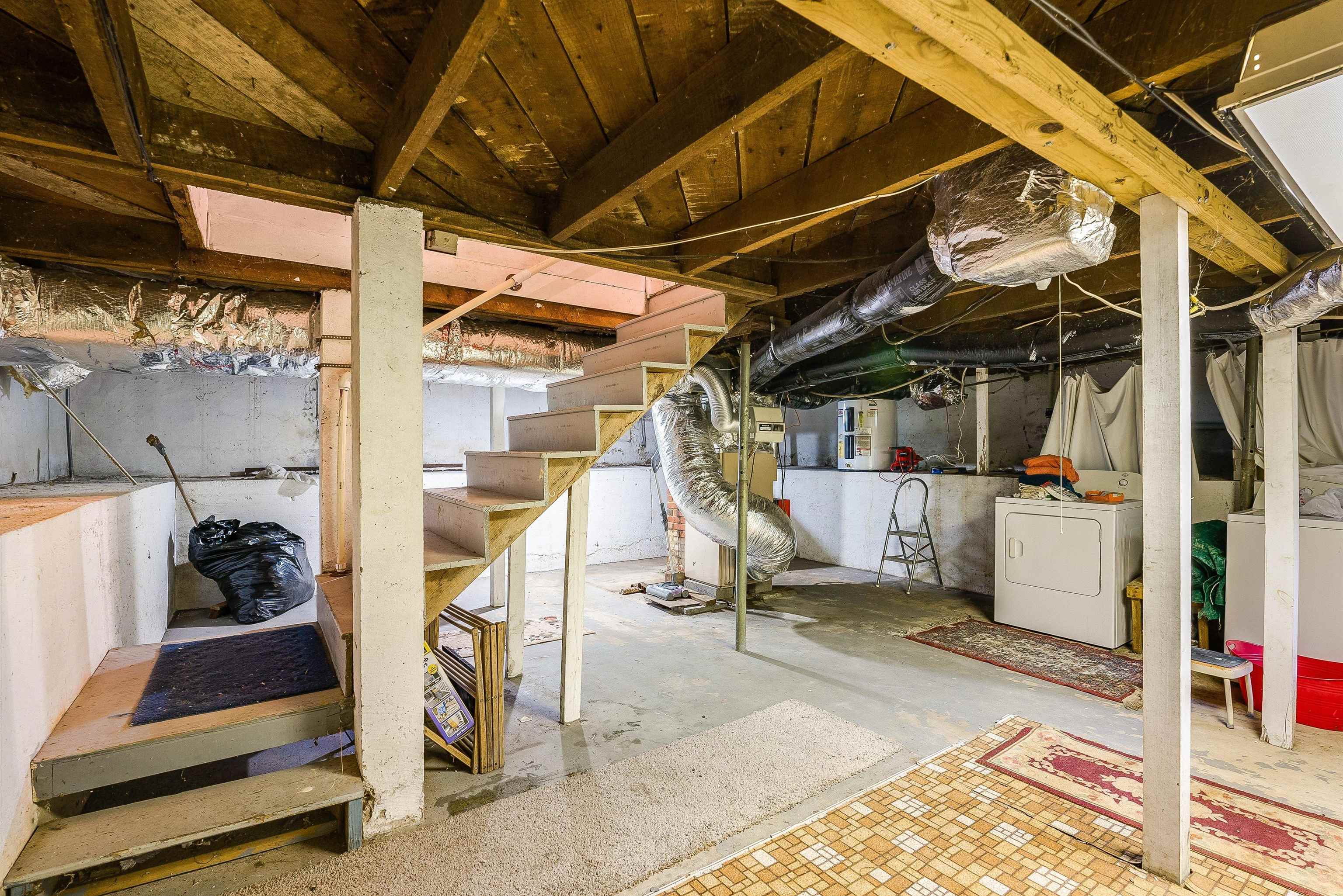 2156 LYNDHURST RD
