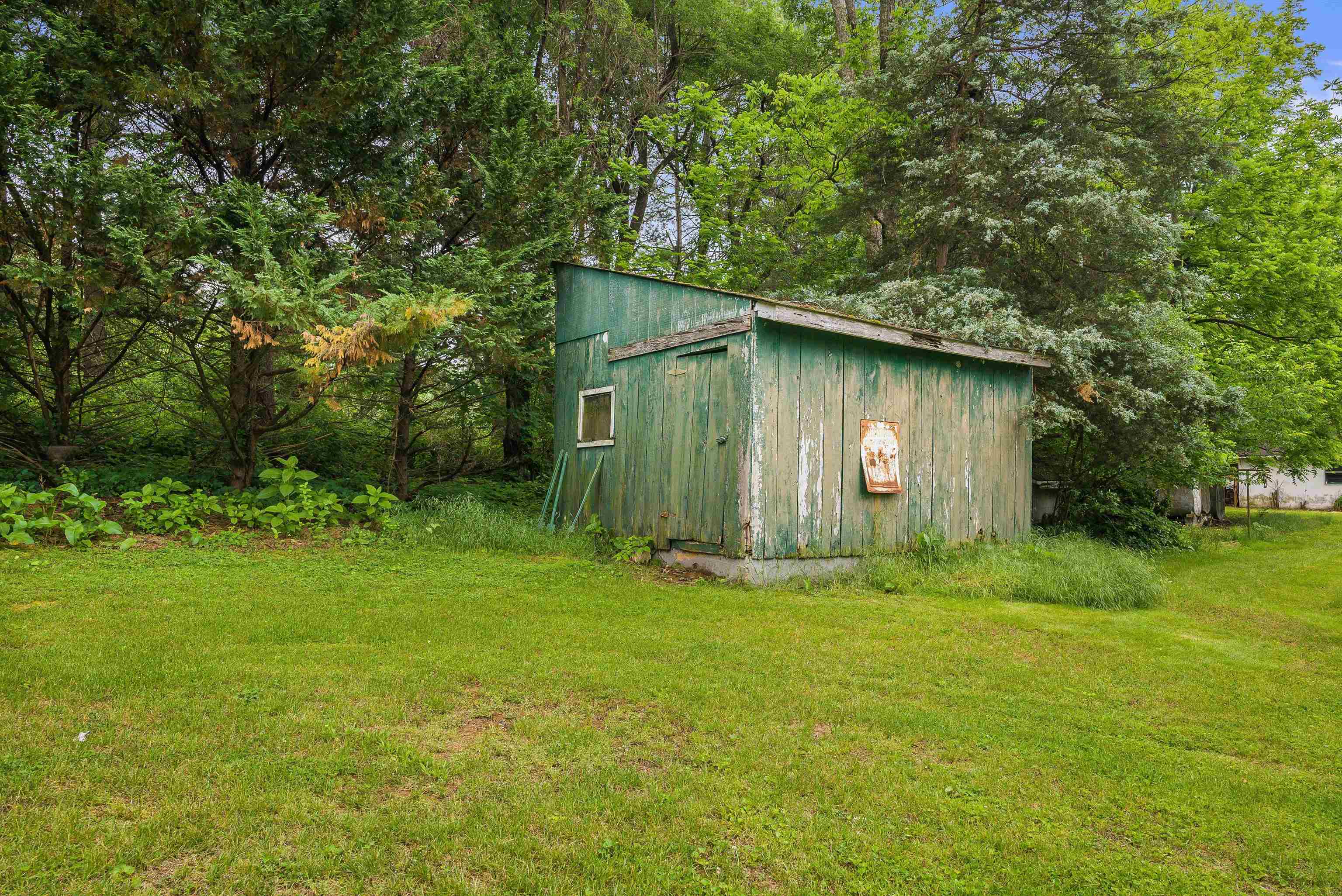 2156 LYNDHURST RD
