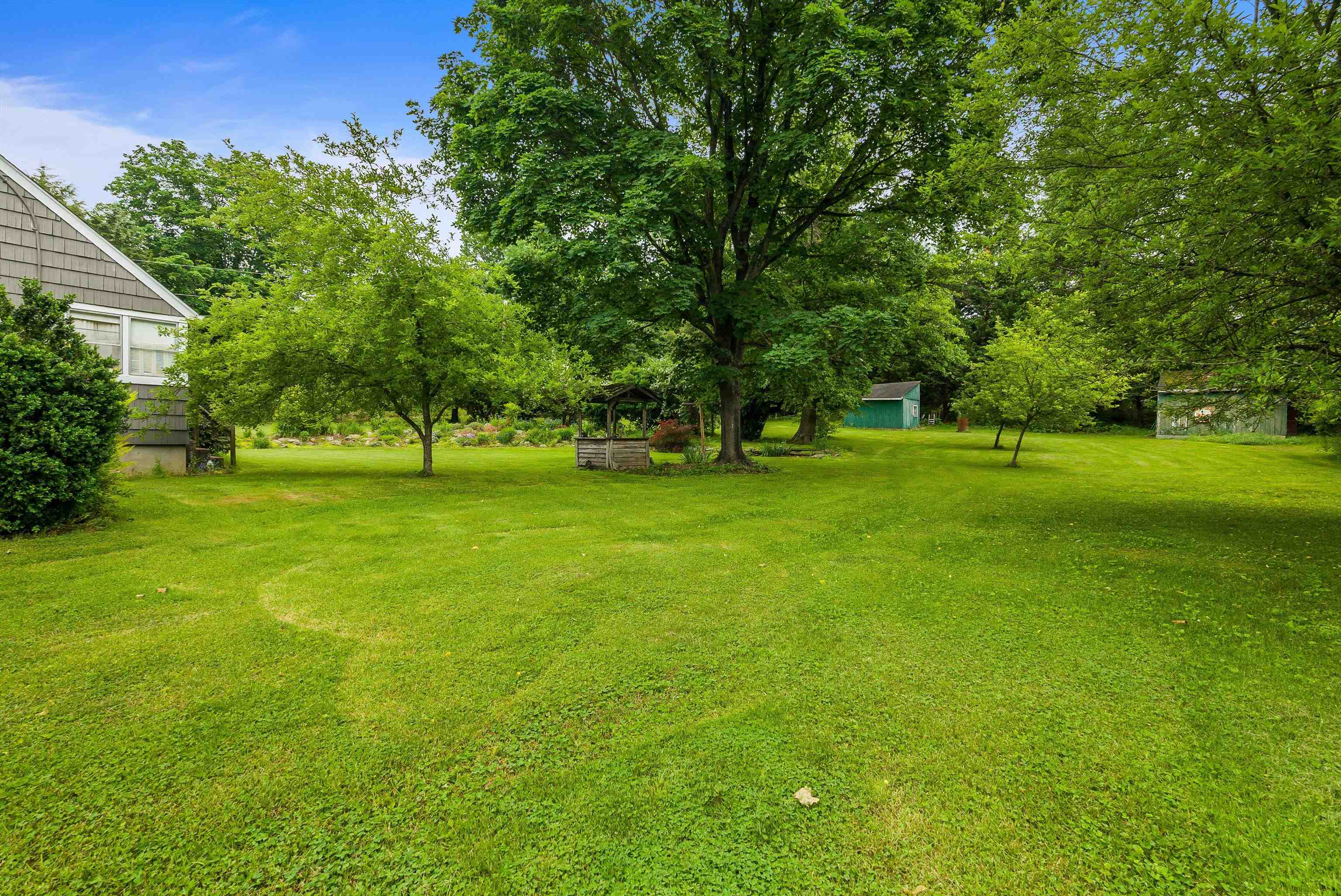 2156 LYNDHURST RD