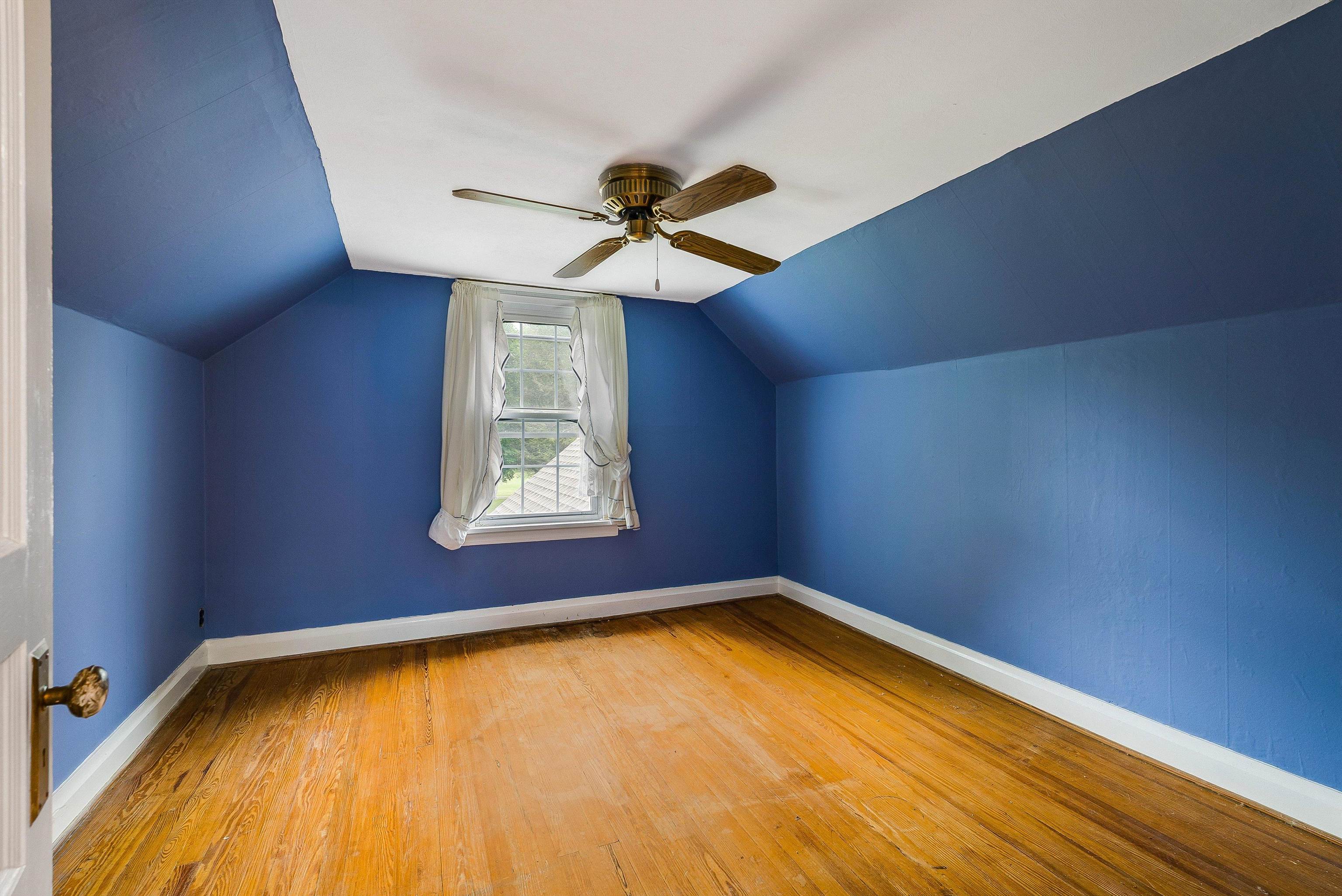 2156 LYNDHURST RD
