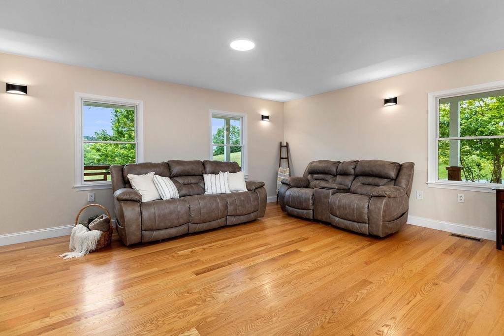 3008 SPRING HILL RD