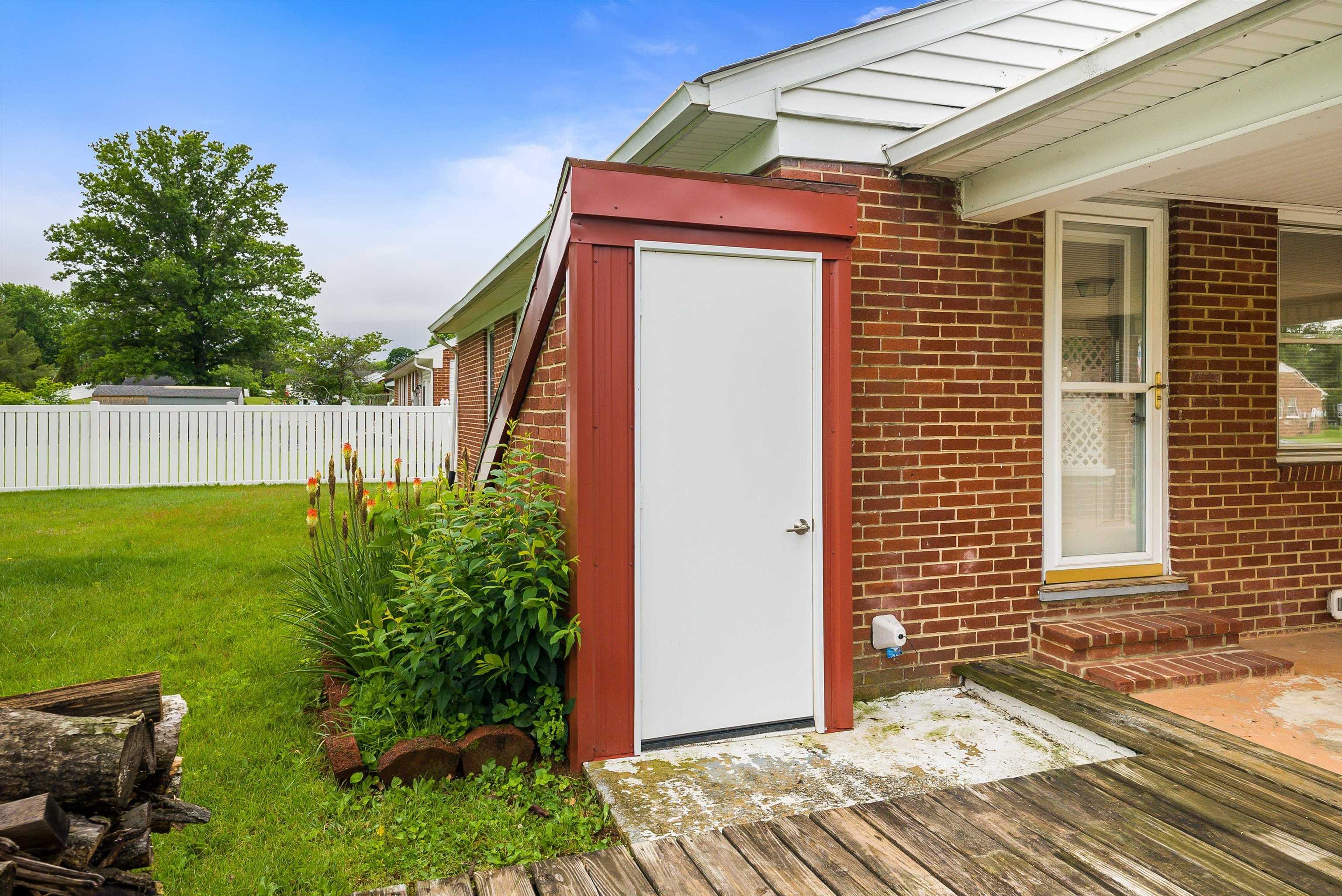 78 STUART AVE