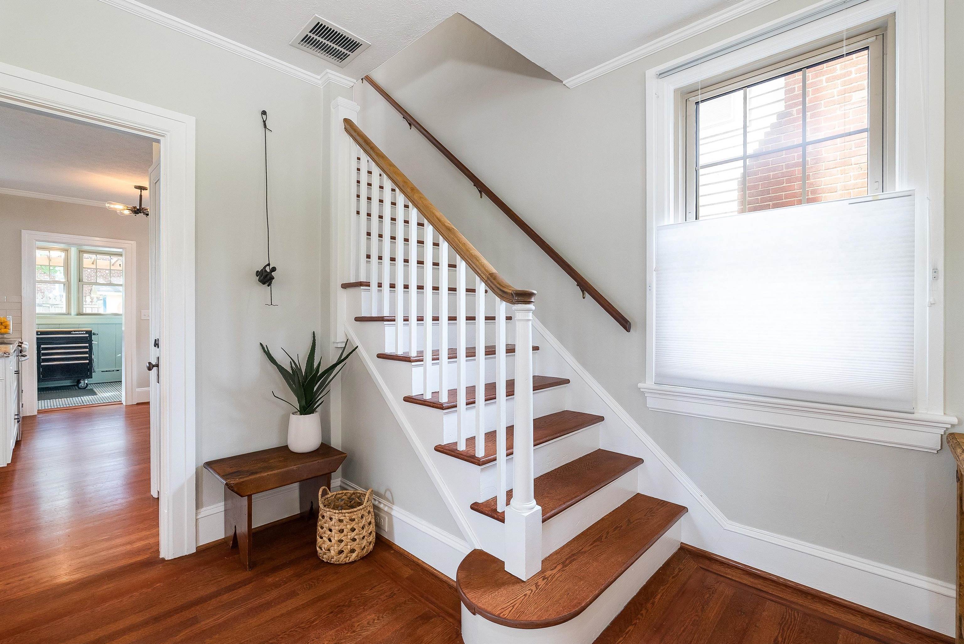 577 CHESTNUT AVE