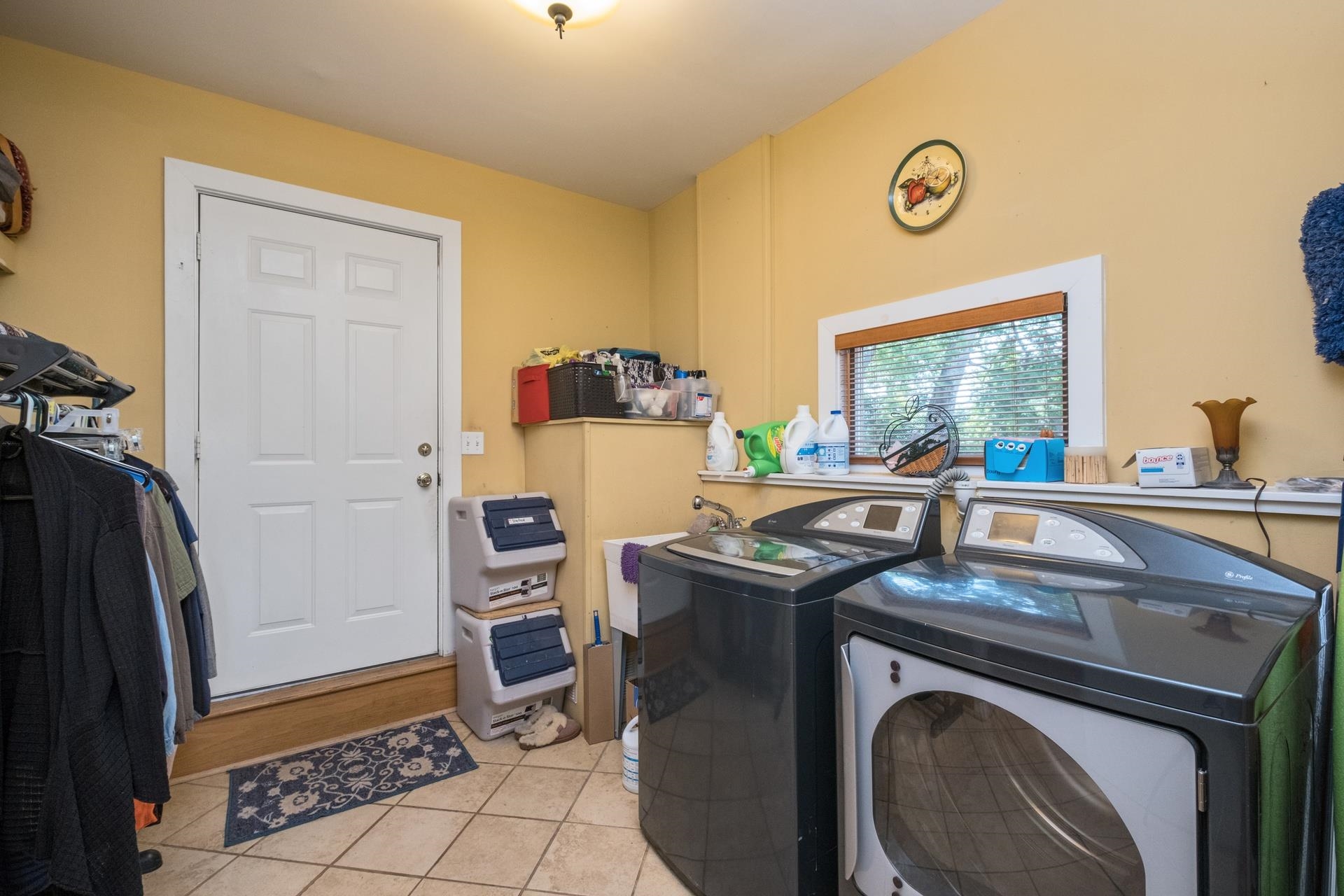 121 PENNY LN