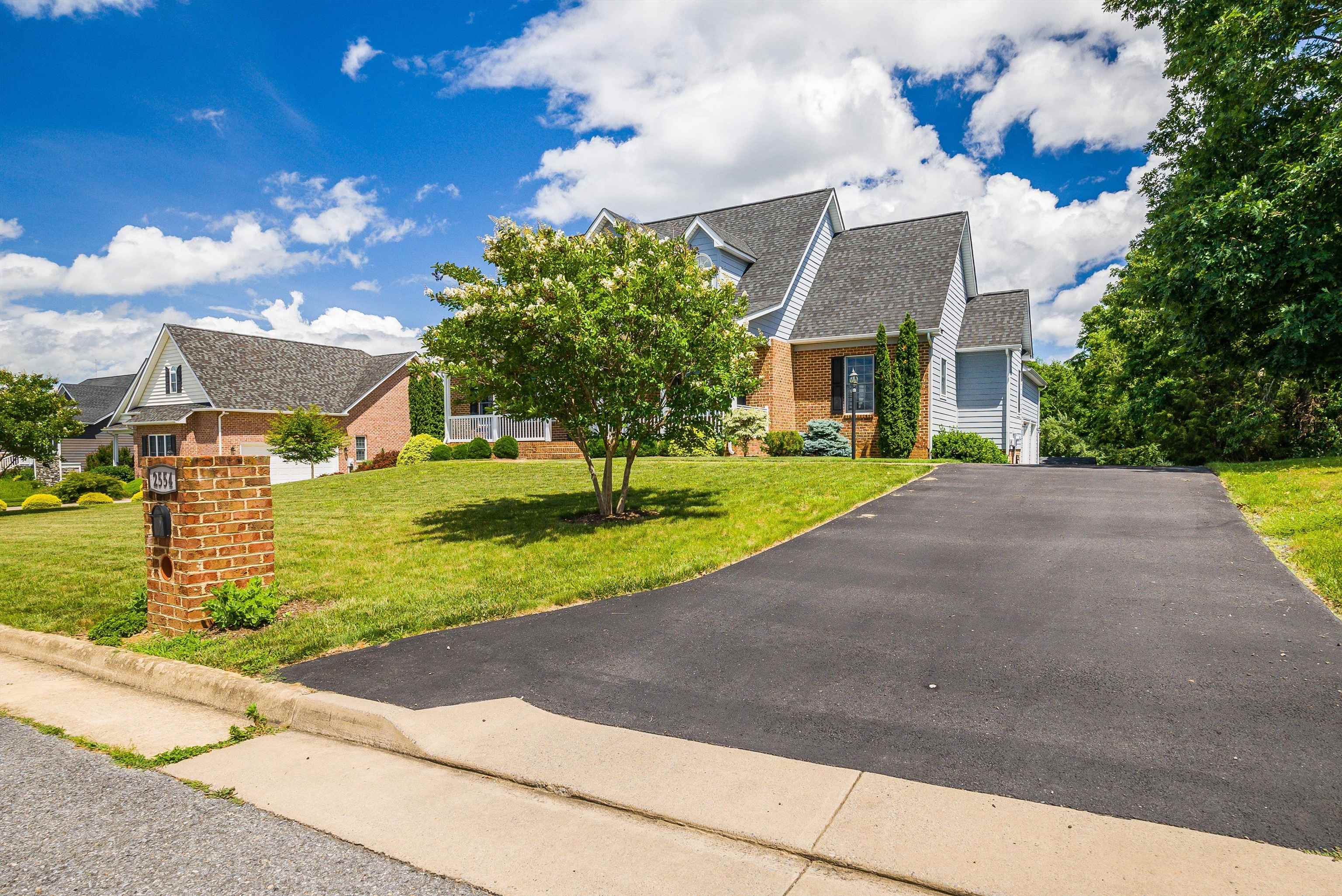 2554 VILLAGE DR