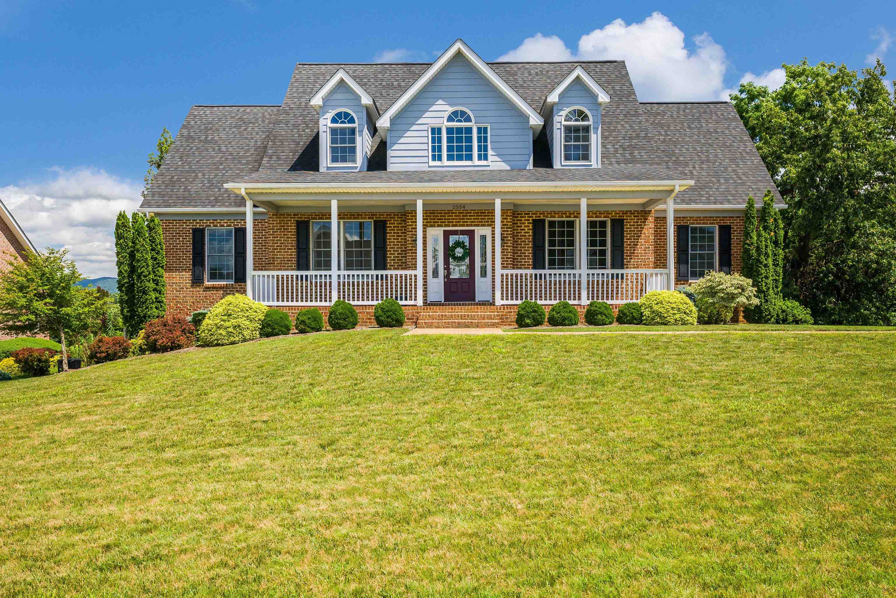 2554 VILLAGE DR