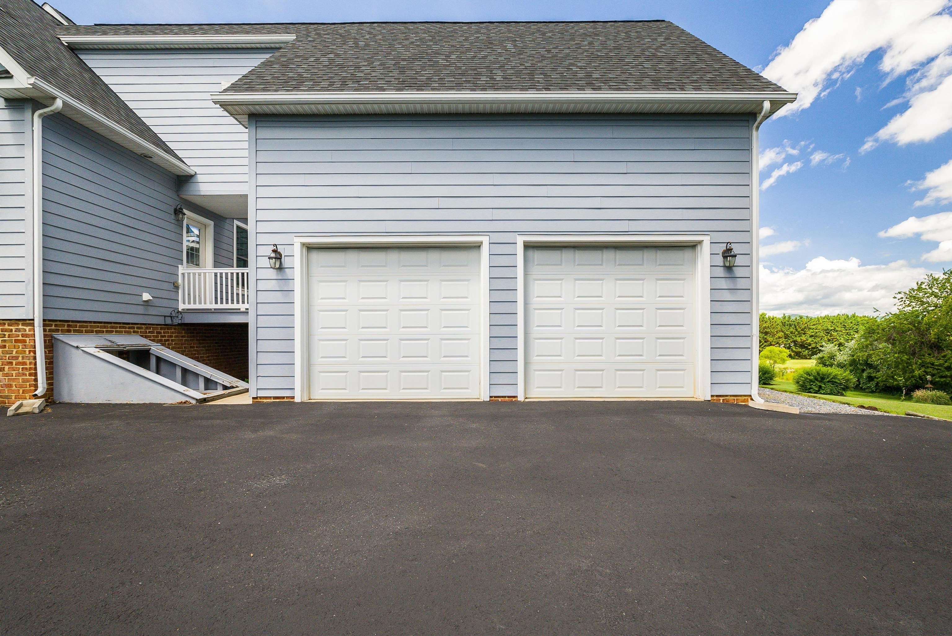 2554 VILLAGE DR
