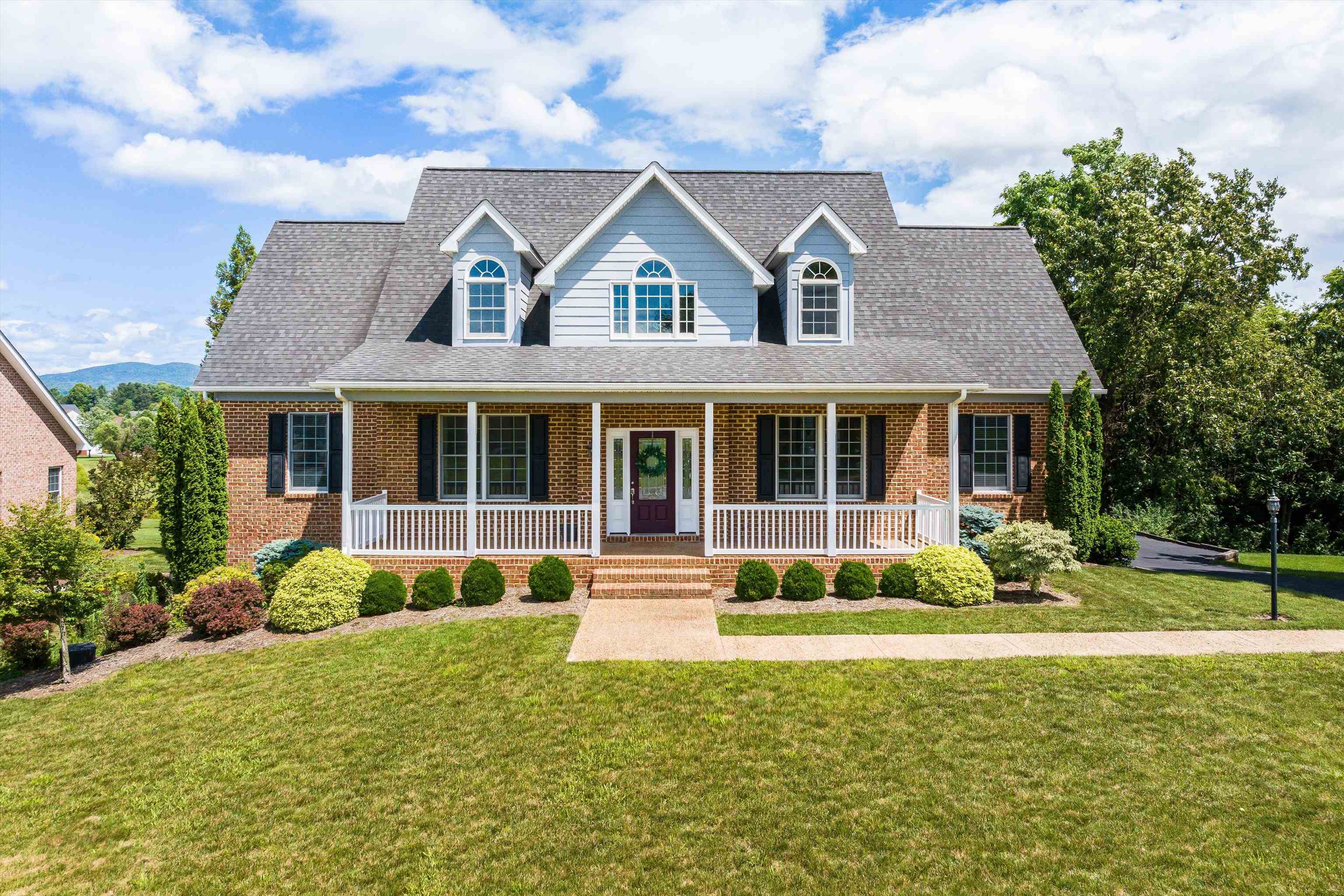 2554 VILLAGE DR