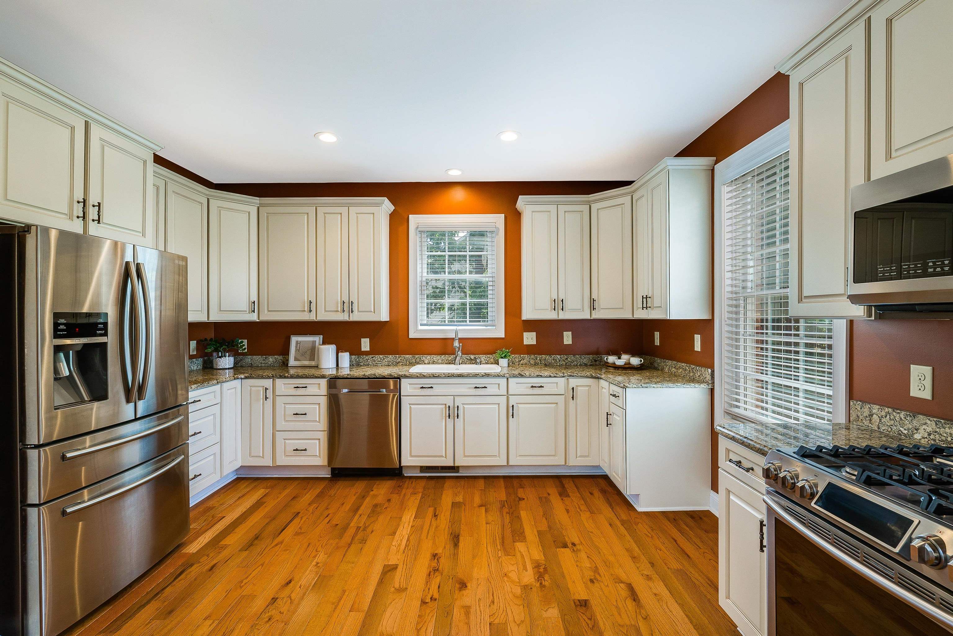 2554 VILLAGE DR