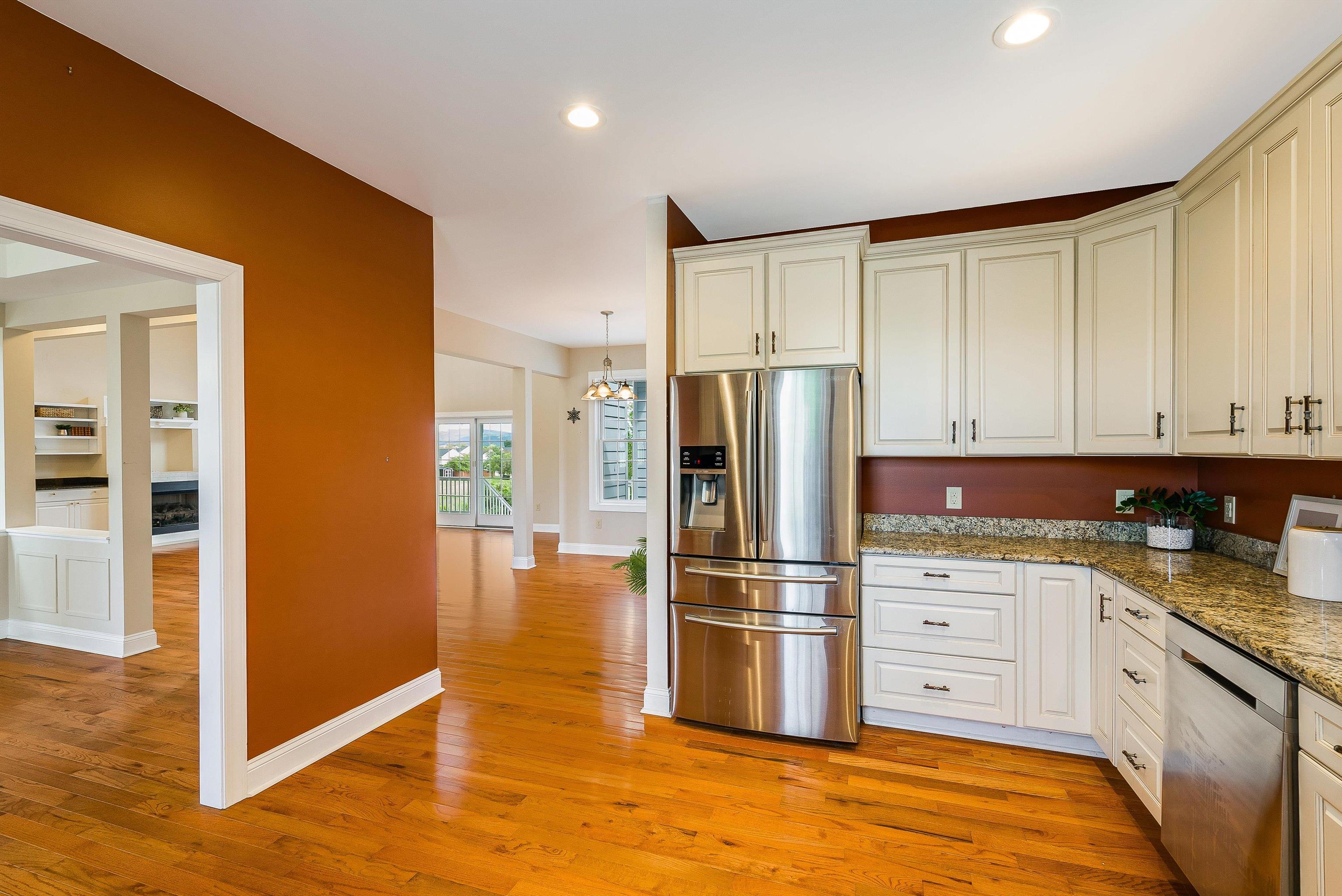 2554 VILLAGE DR