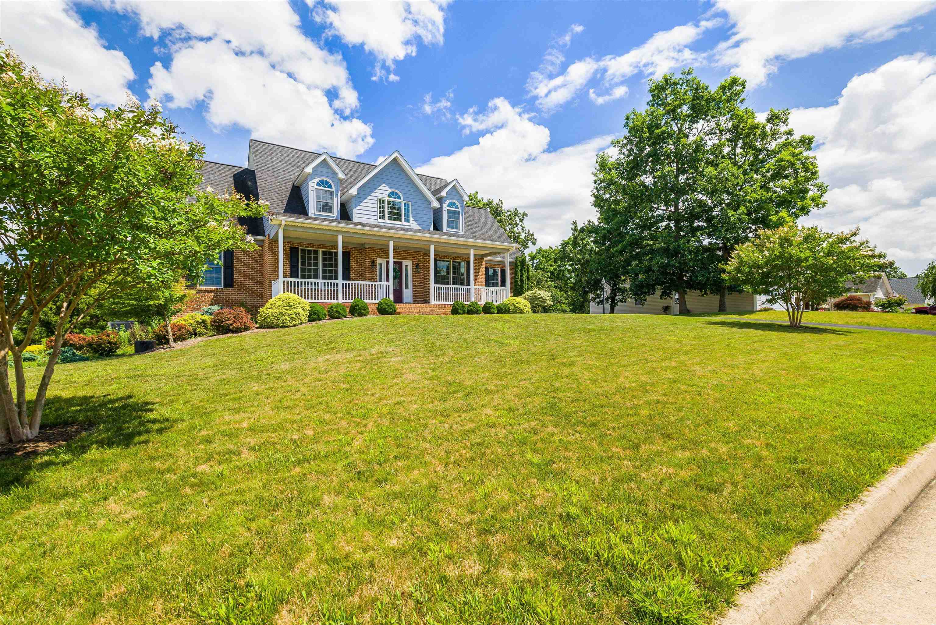 2554 VILLAGE DR