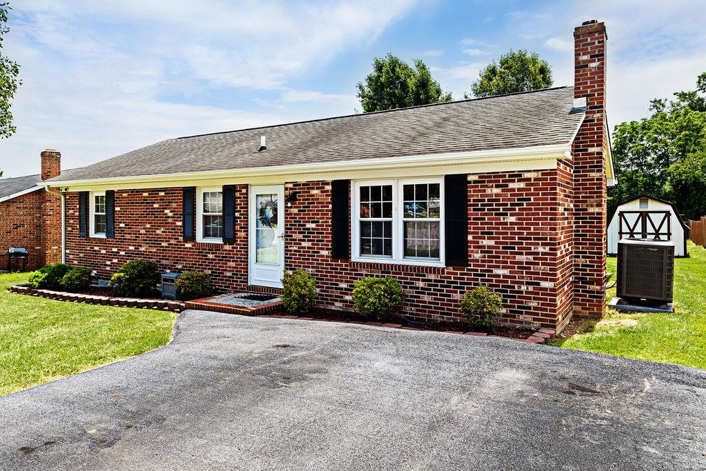 81 EASTGATE DR