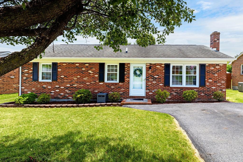 81 EASTGATE DR