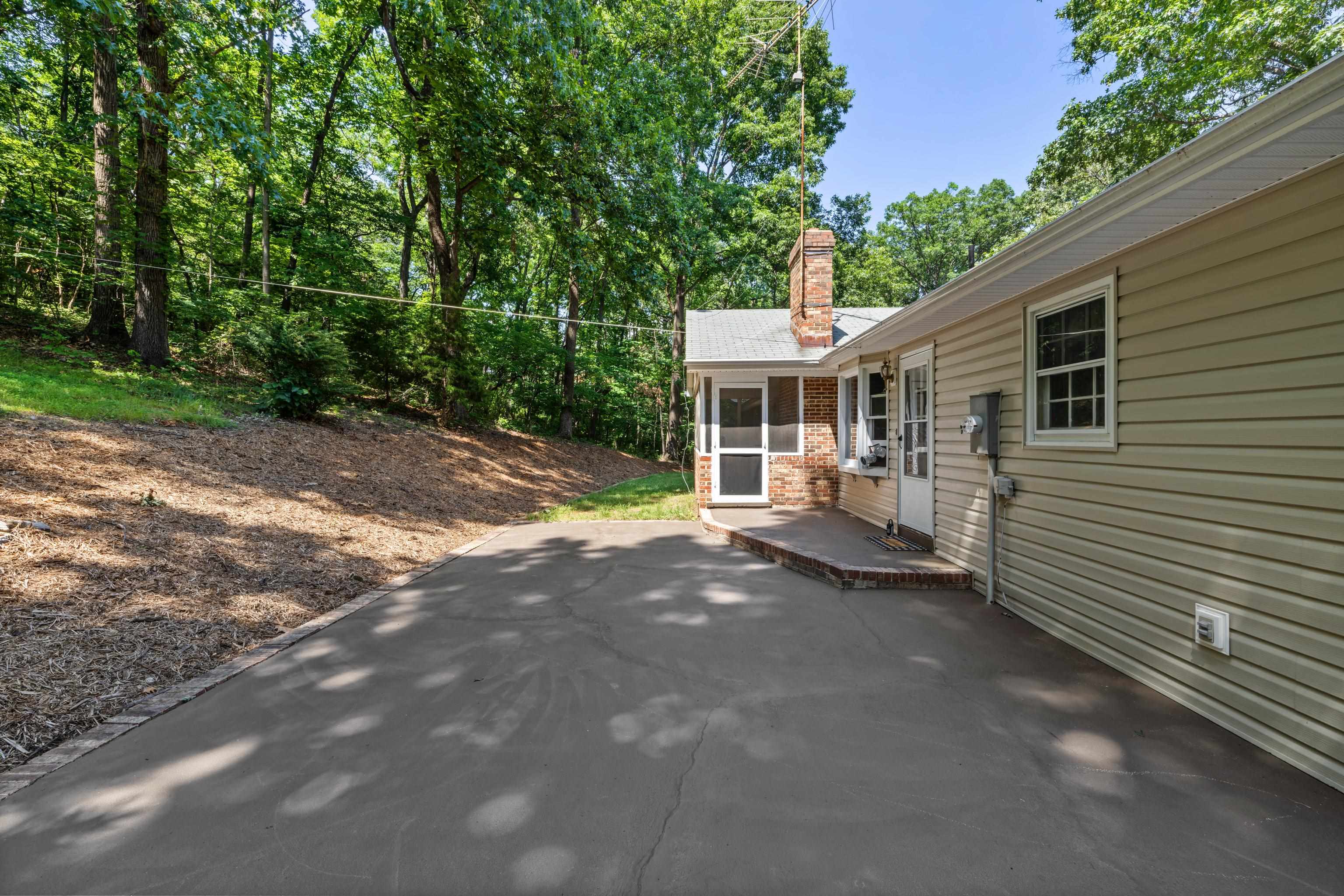 2035 LEE JACKSON HWY