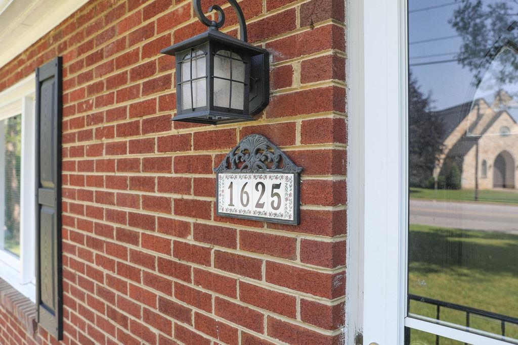 1625 W MAIN ST