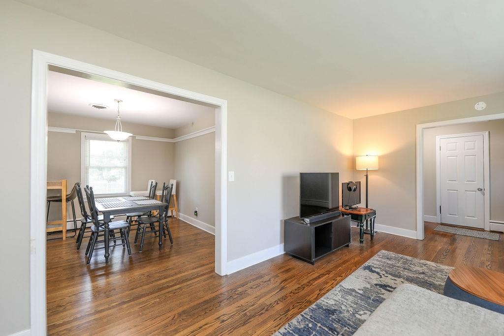 1625 W MAIN ST
