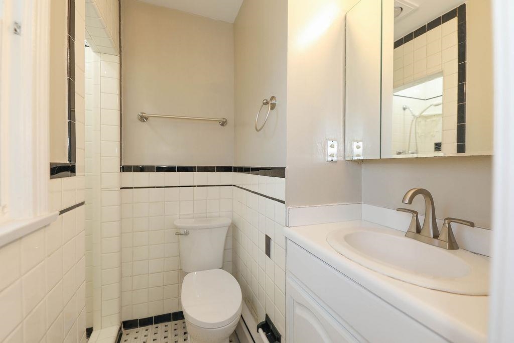 1625 W MAIN ST