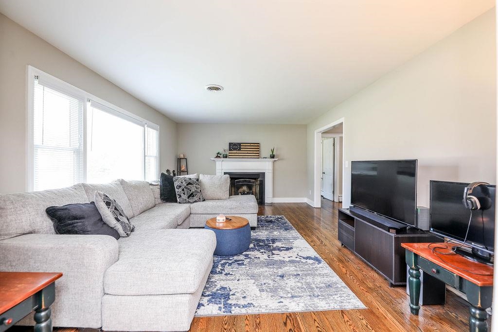 1625 W MAIN ST