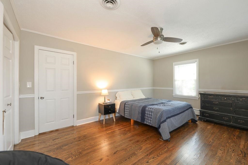 1625 W MAIN ST