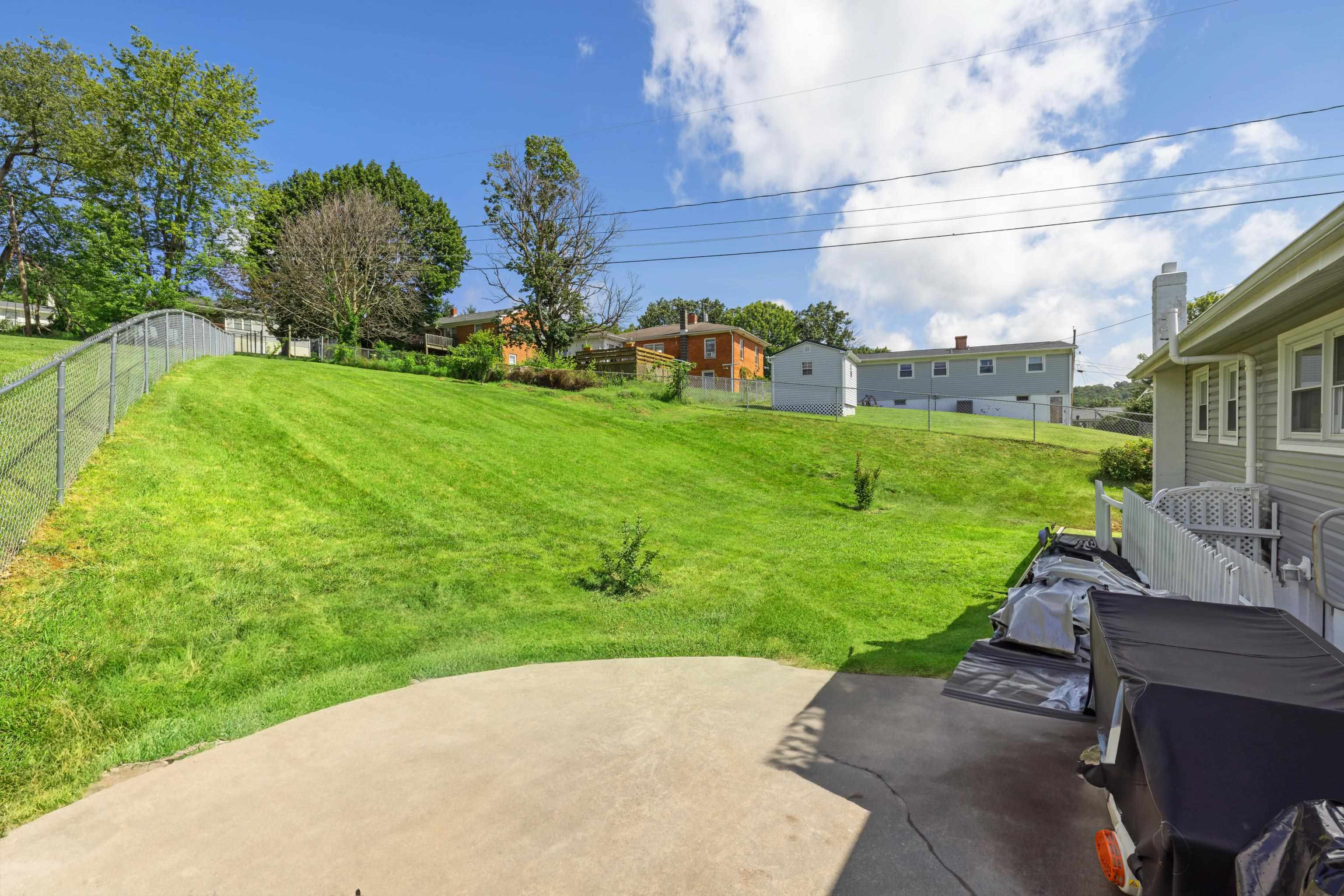 2399 HIGHVIEW CIR