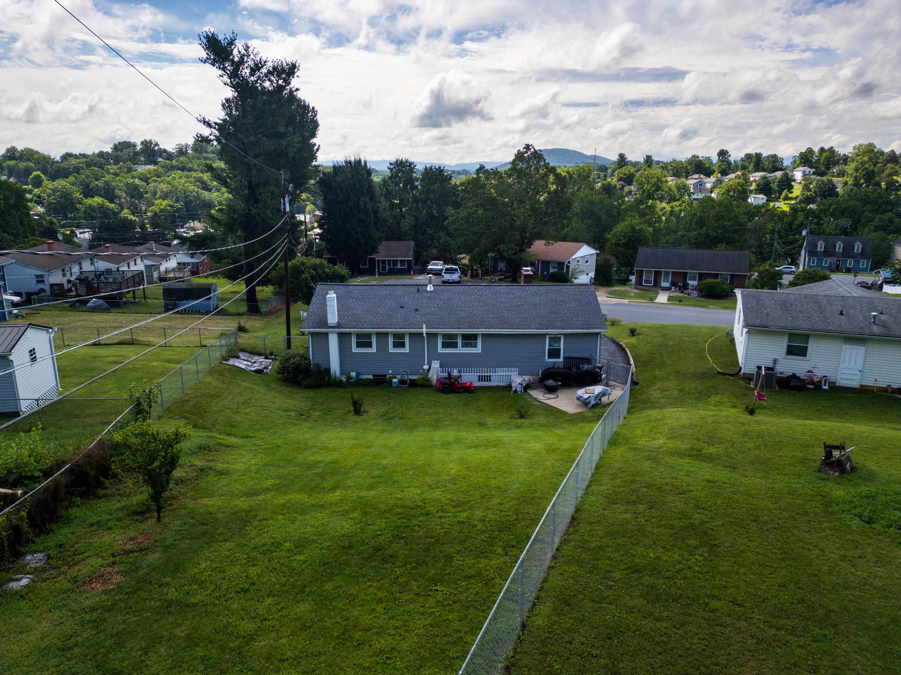 2399 HIGHVIEW CIR