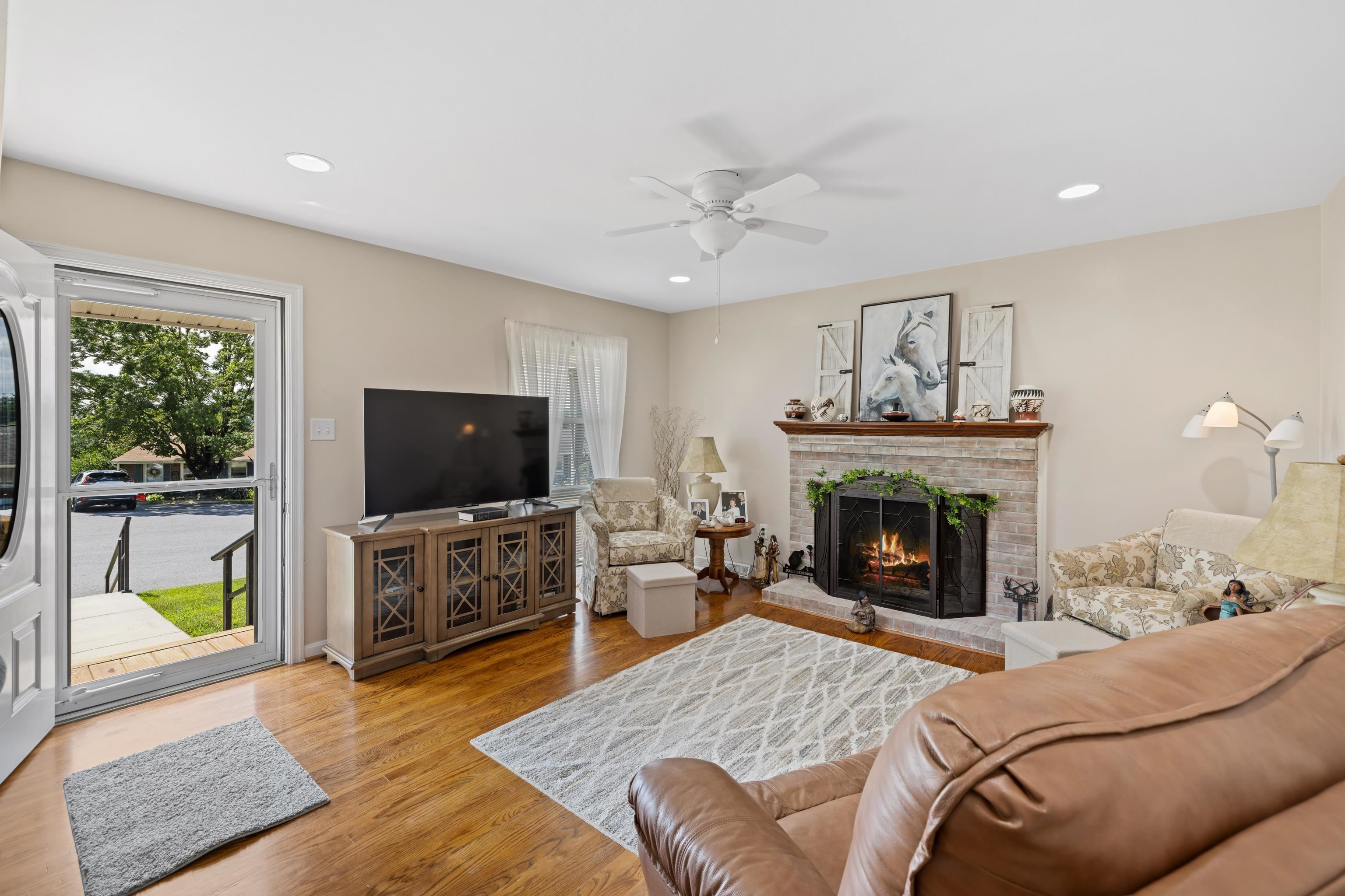 2399 HIGHVIEW CIR