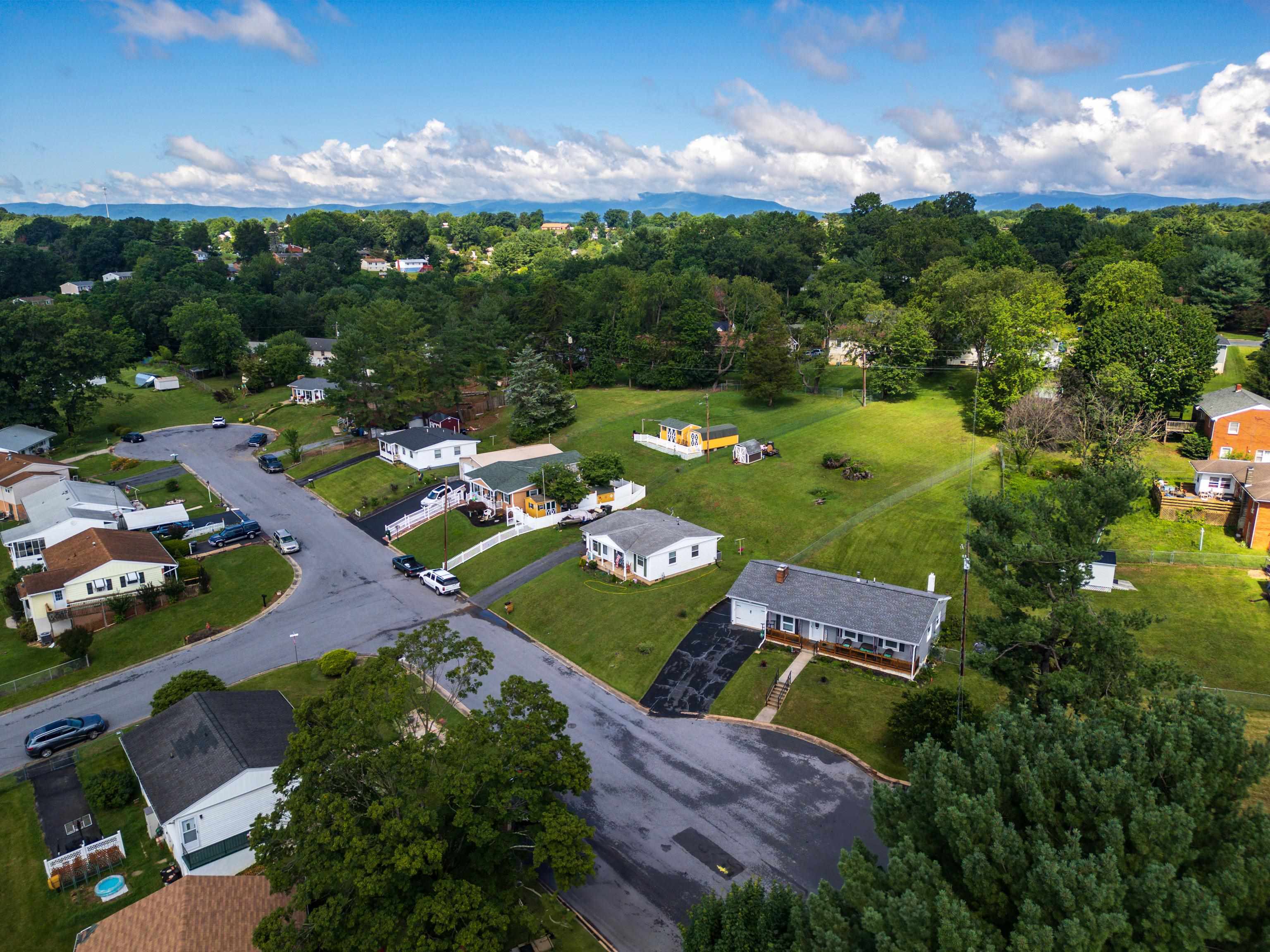 2399 HIGHVIEW CIR