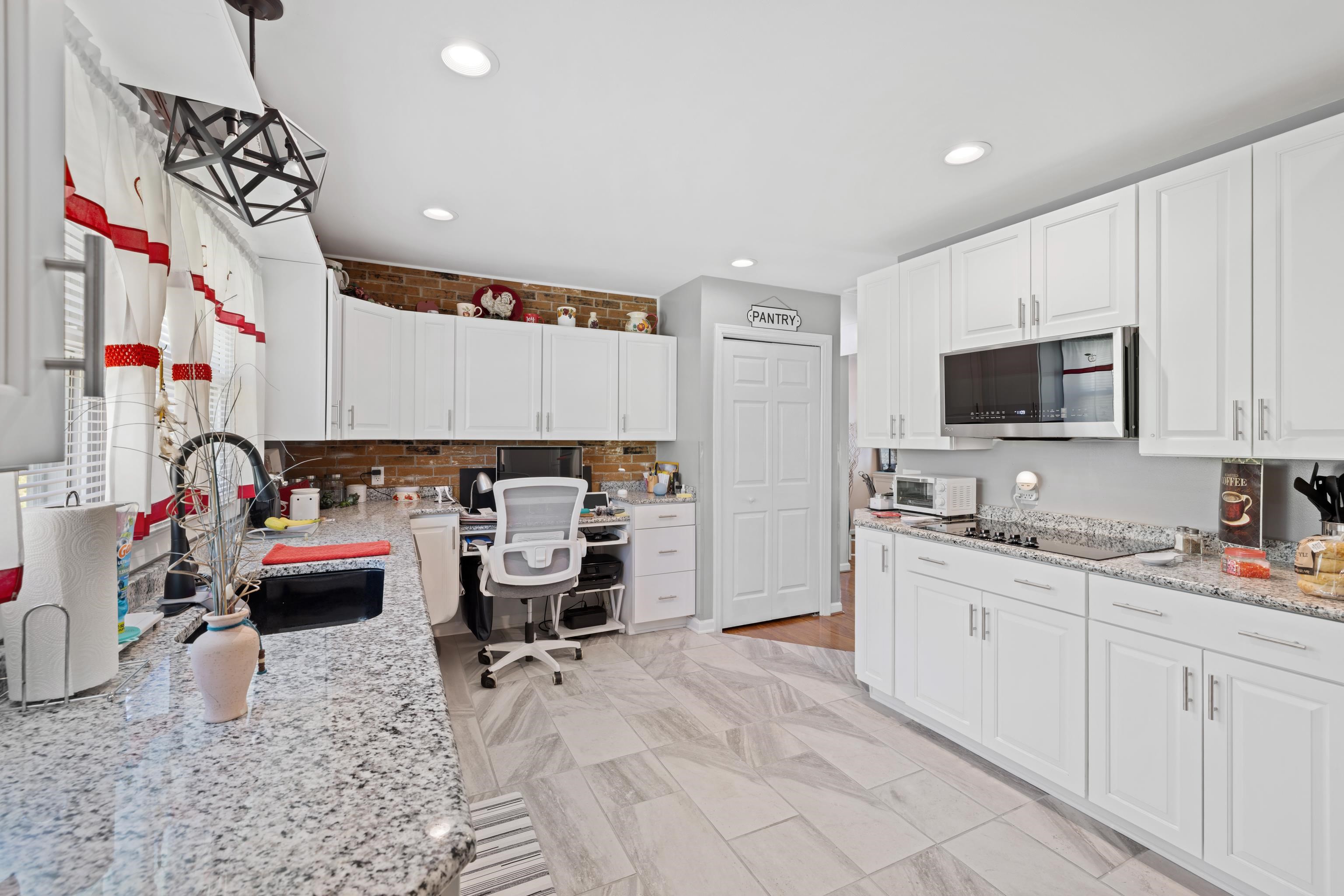 2399 HIGHVIEW CIR