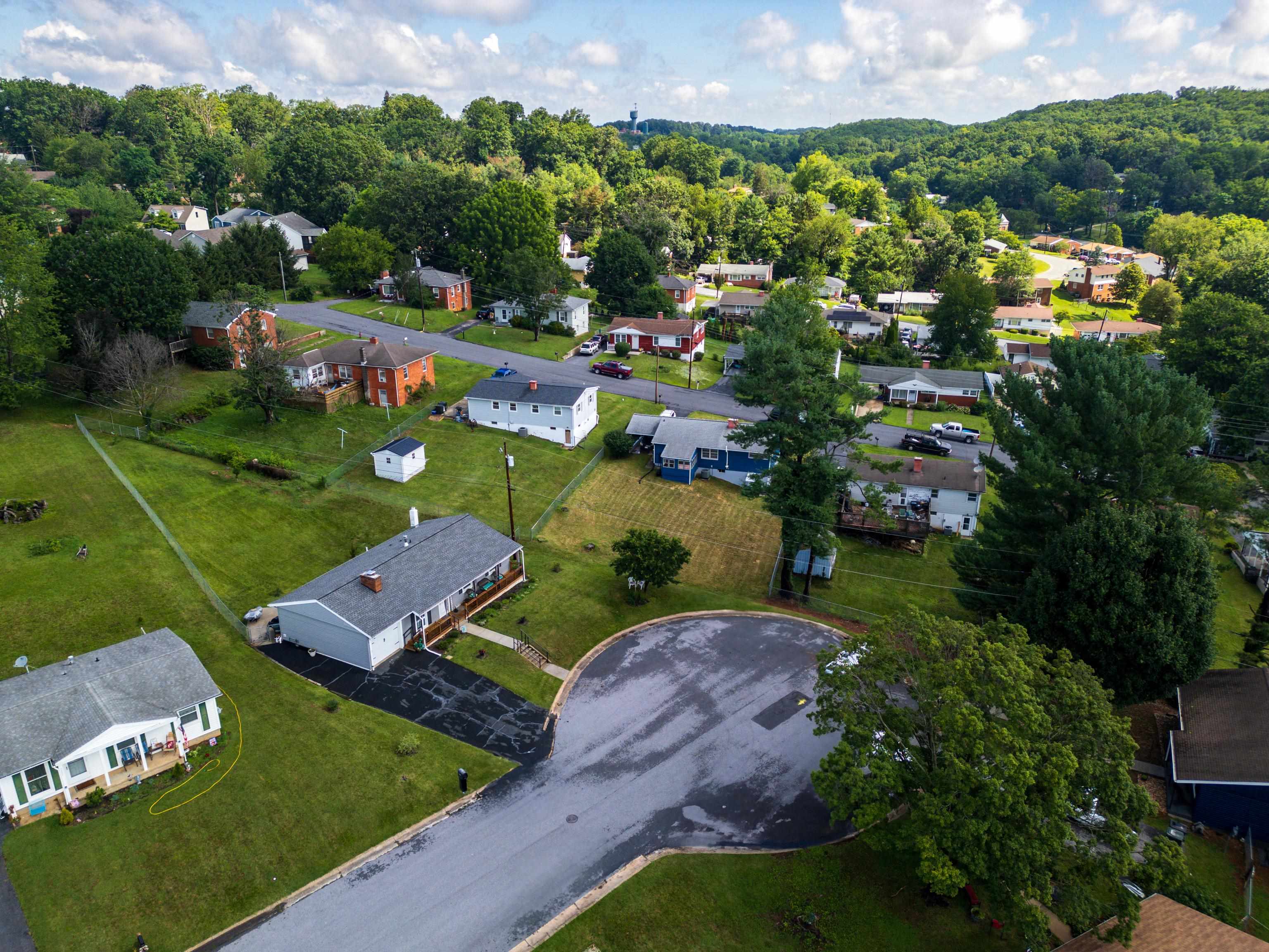 2399 HIGHVIEW CIR