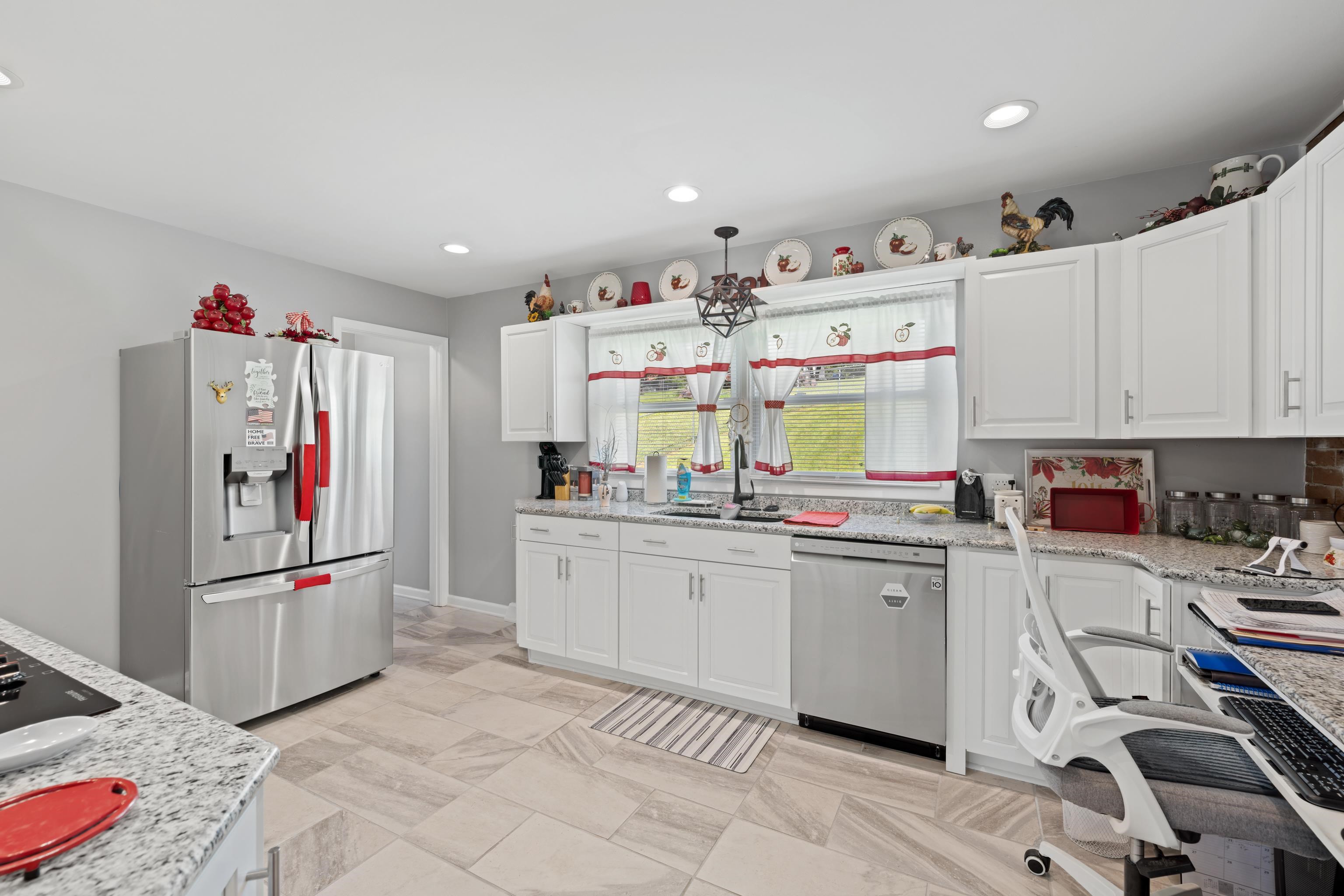 2399 HIGHVIEW CIR