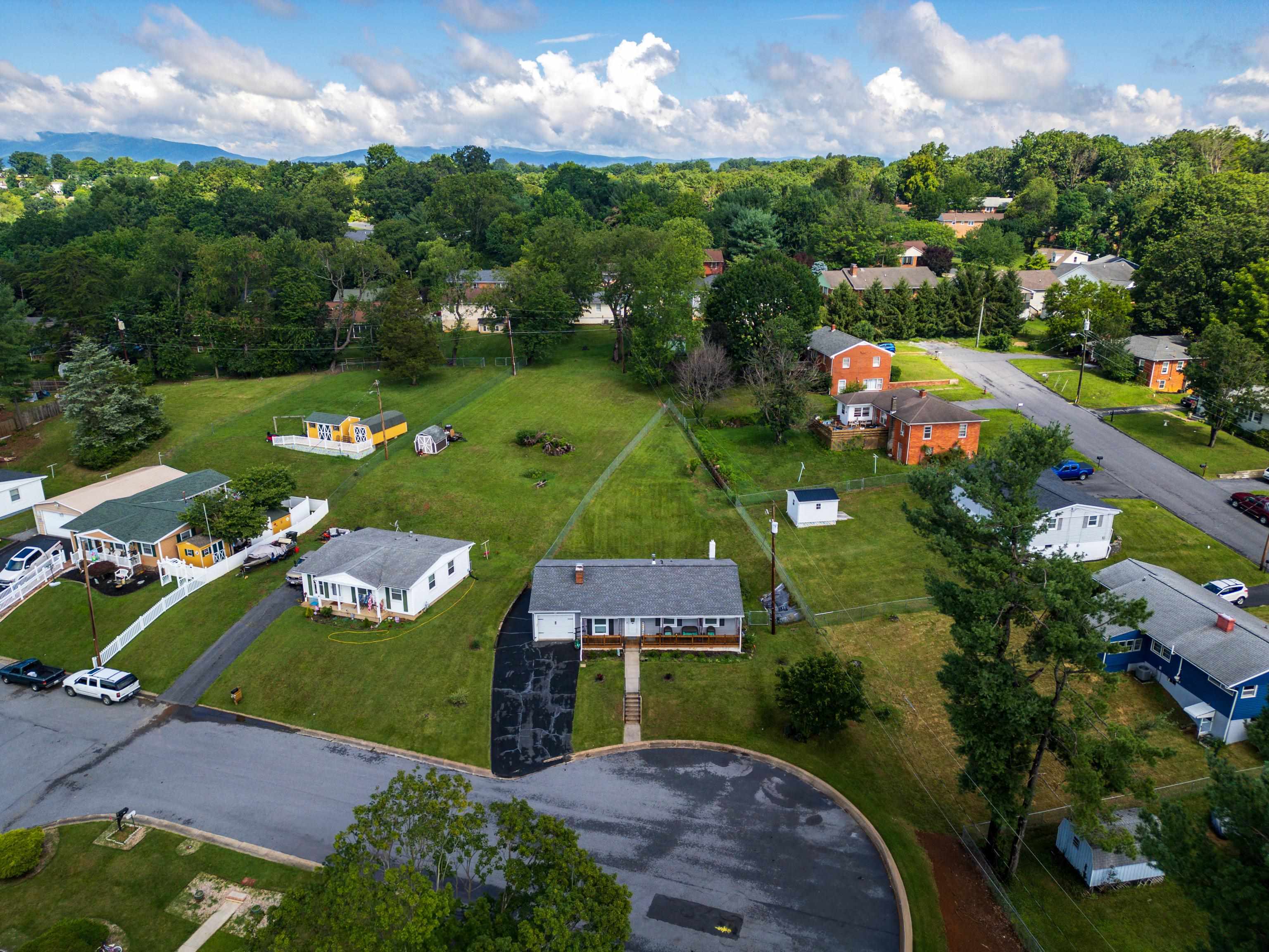 2399 HIGHVIEW CIR