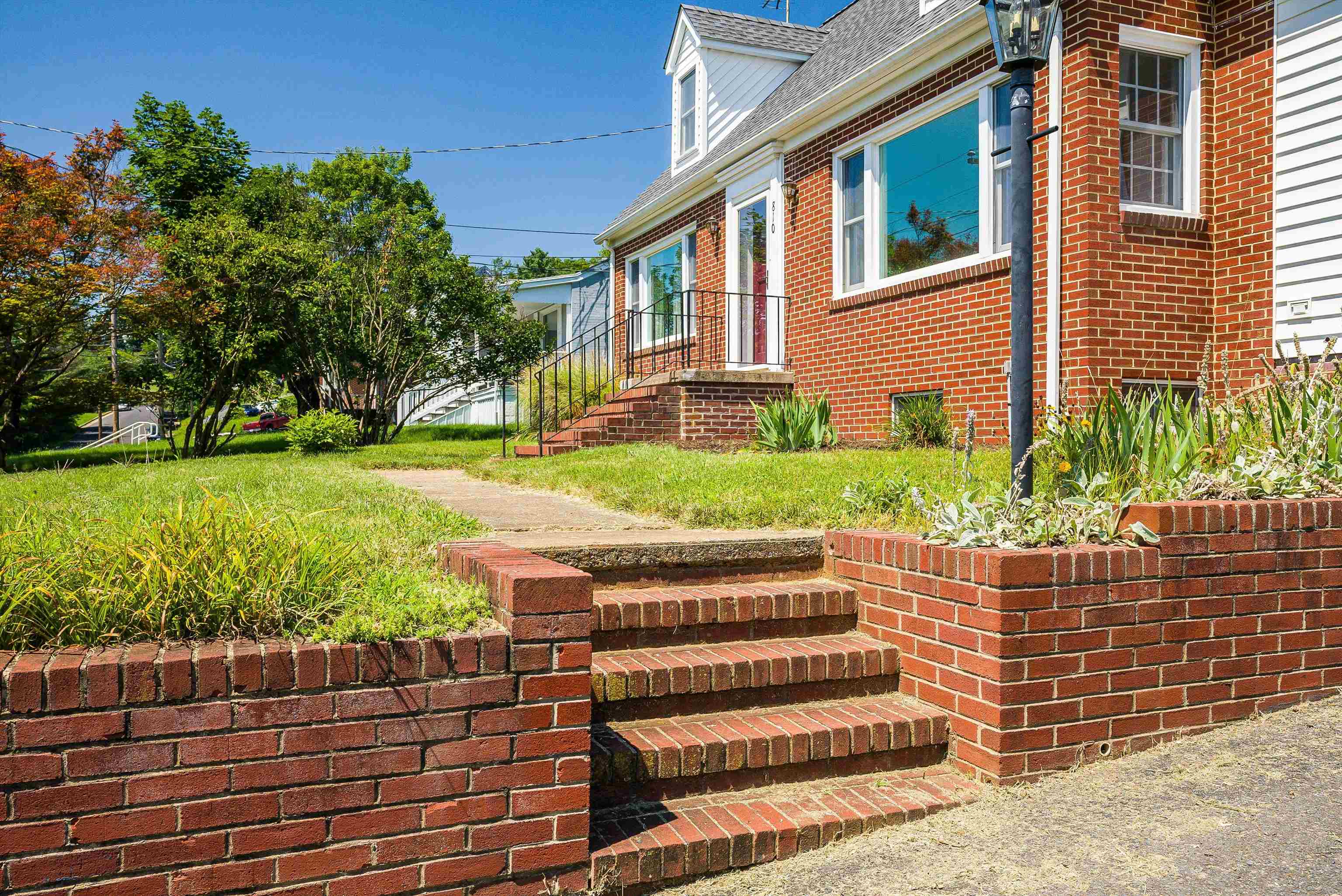 810 REID ST