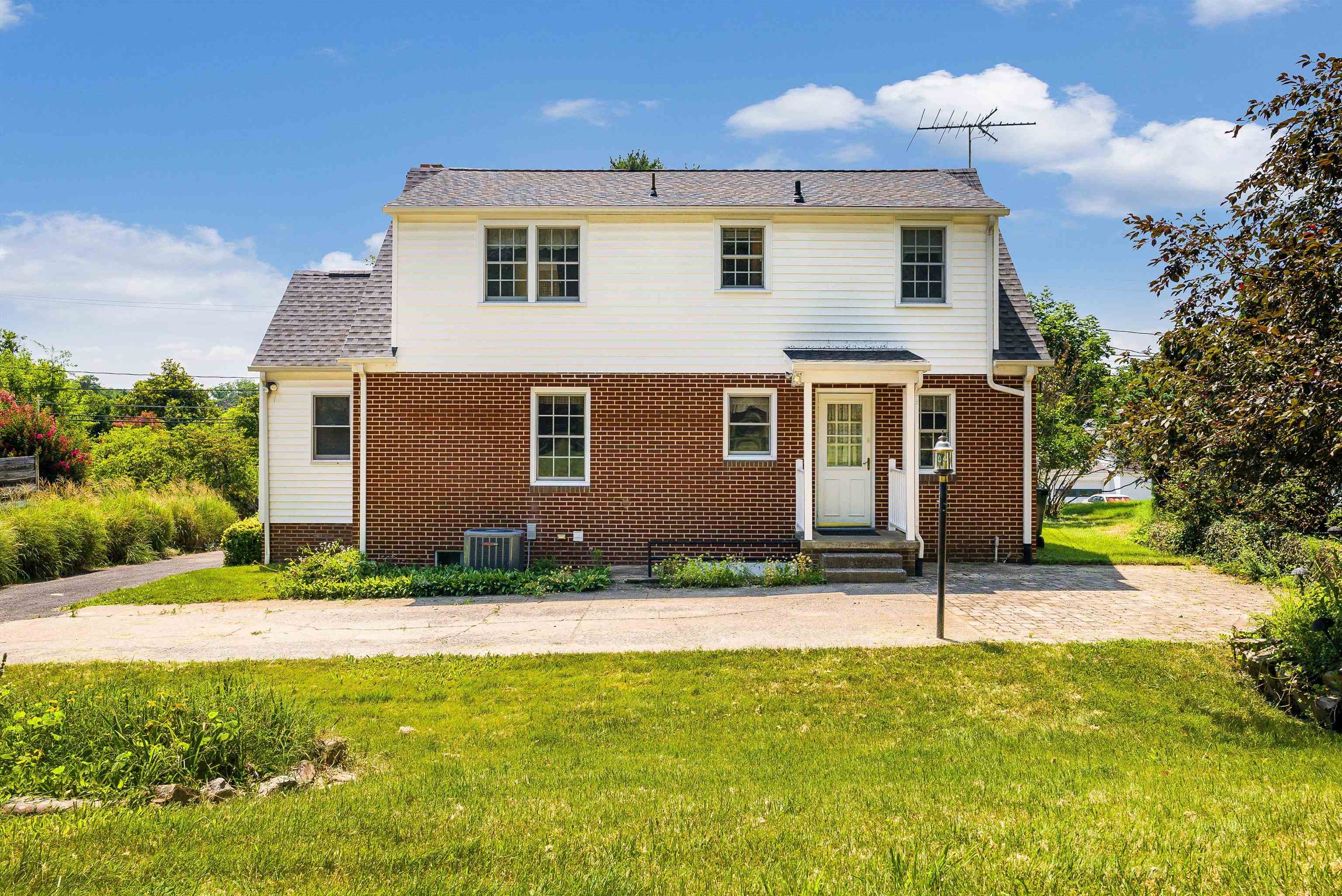 810 REID ST
