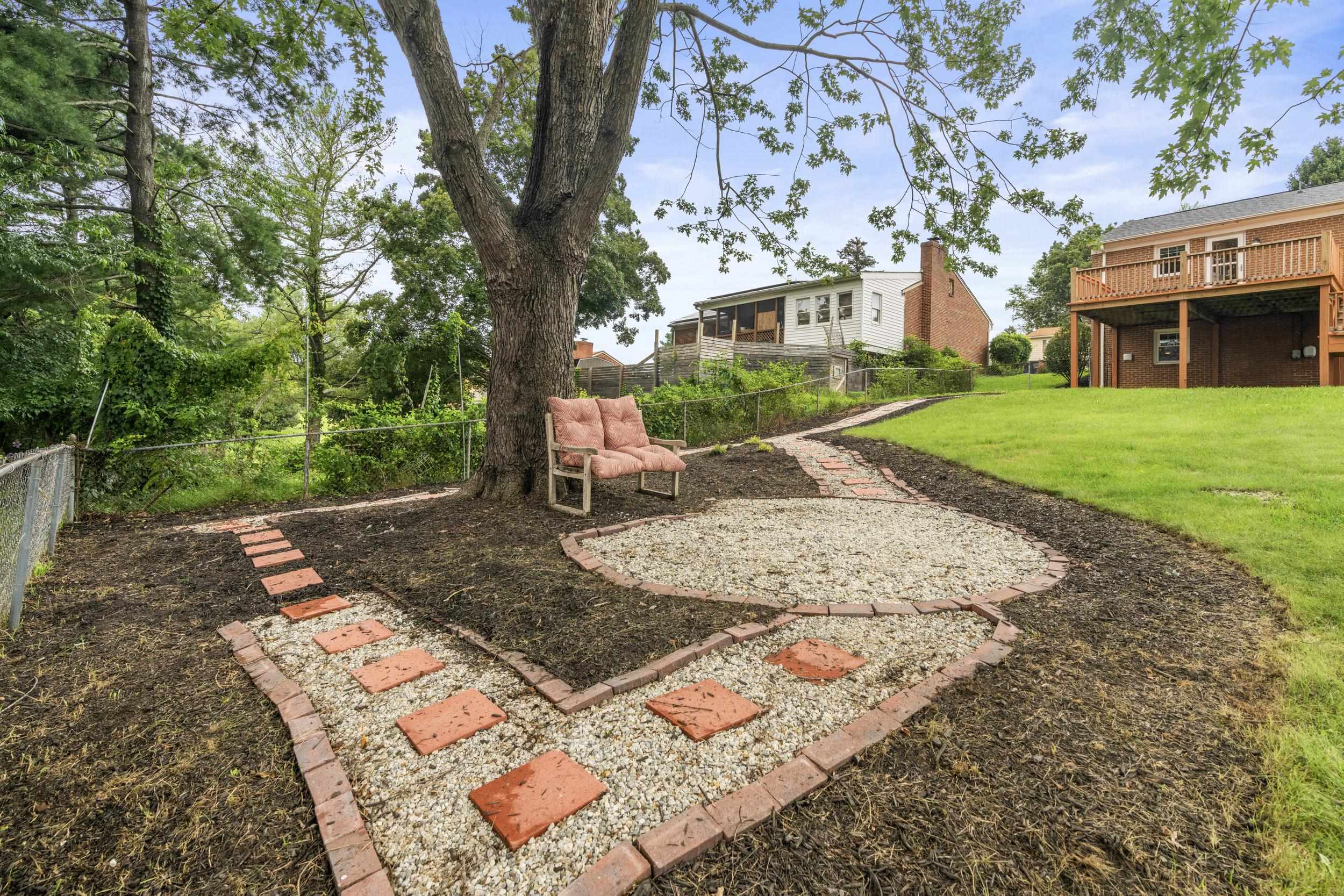 109 FOX HILL DR