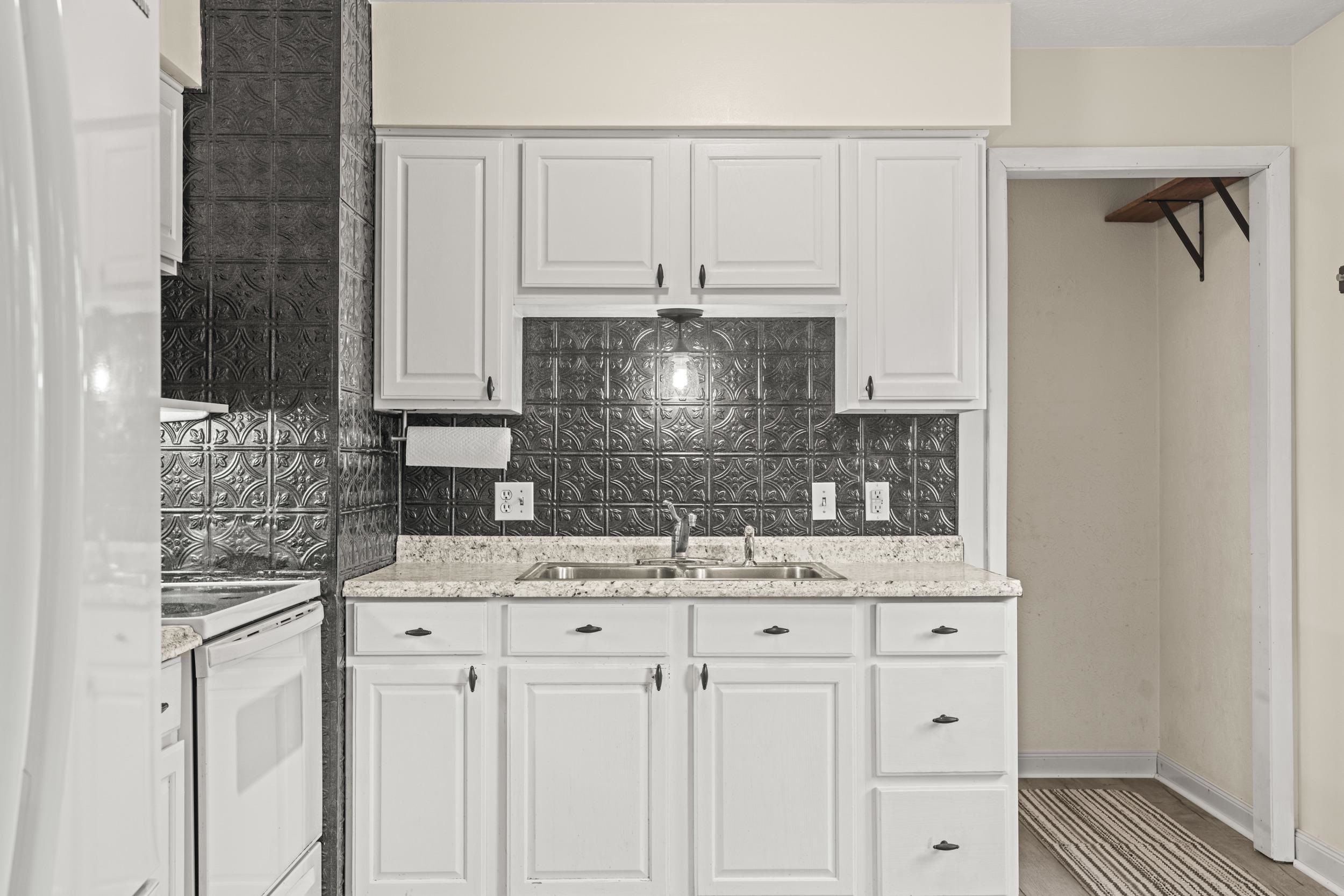 109 FOX HILL DR