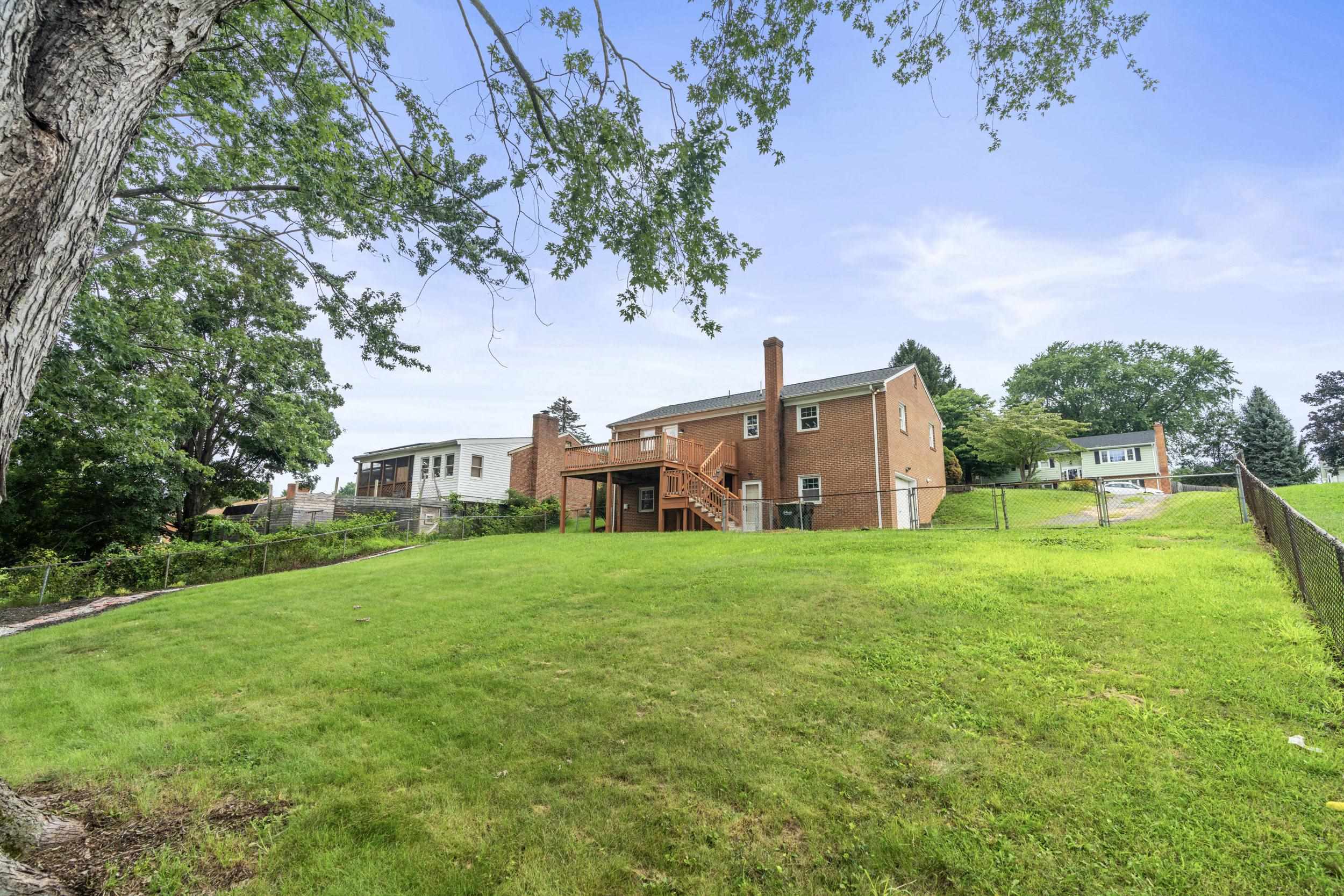 109 FOX HILL DR