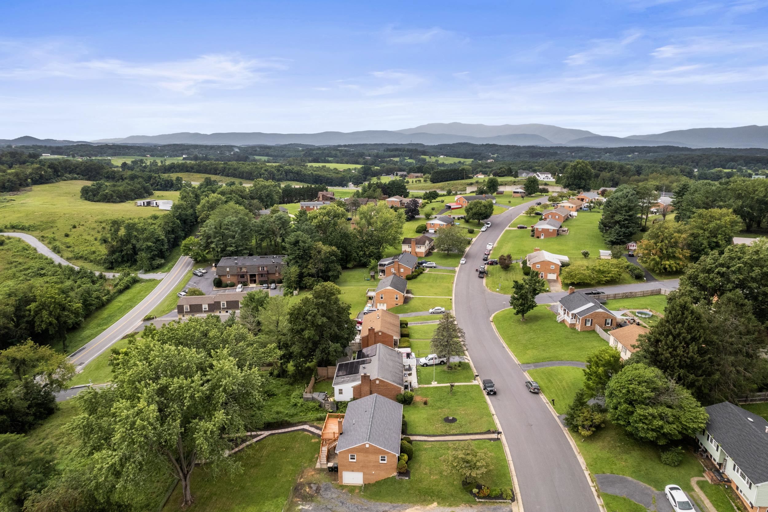 109 FOX HILL DR