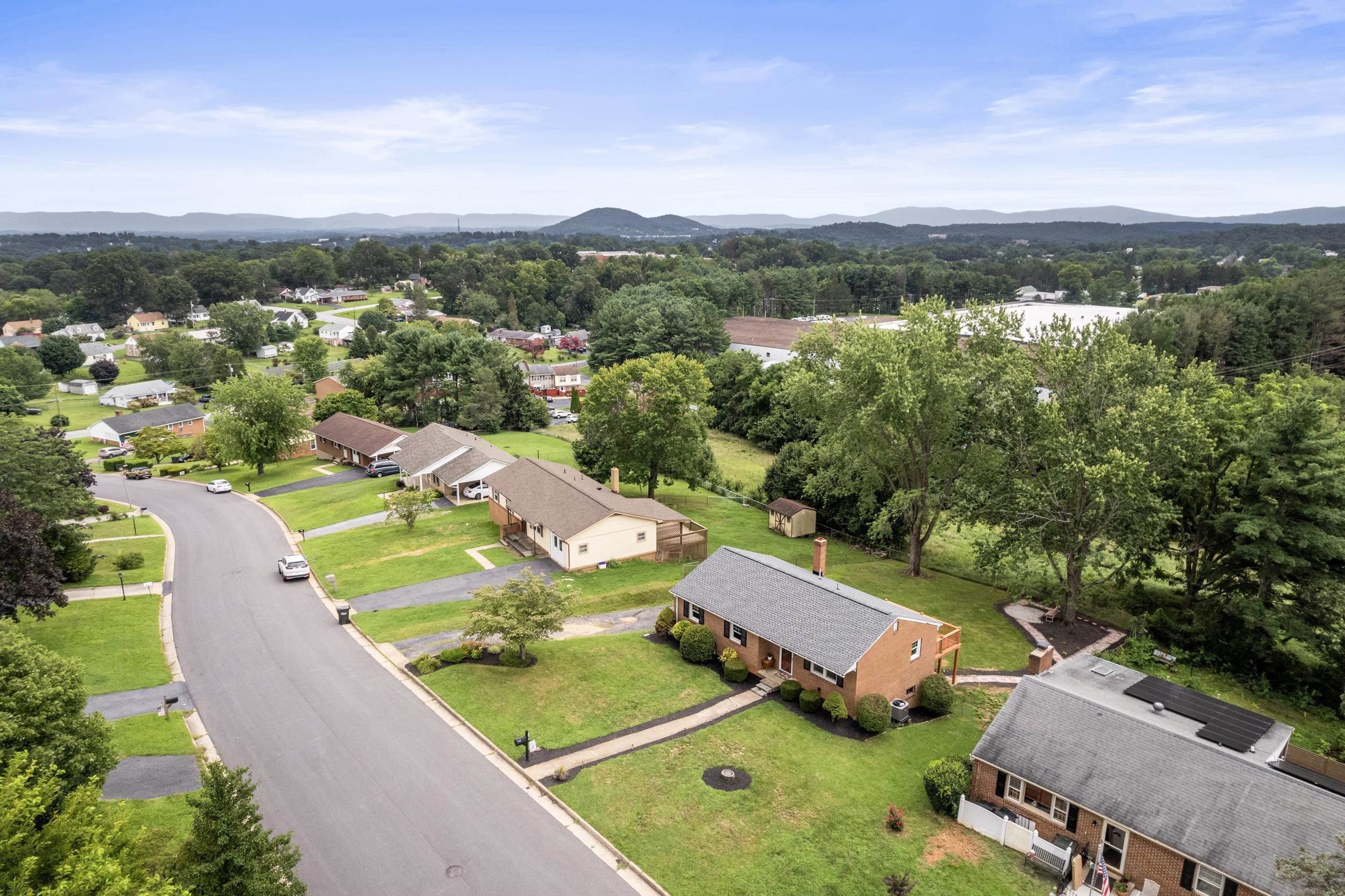 109 FOX HILL DR