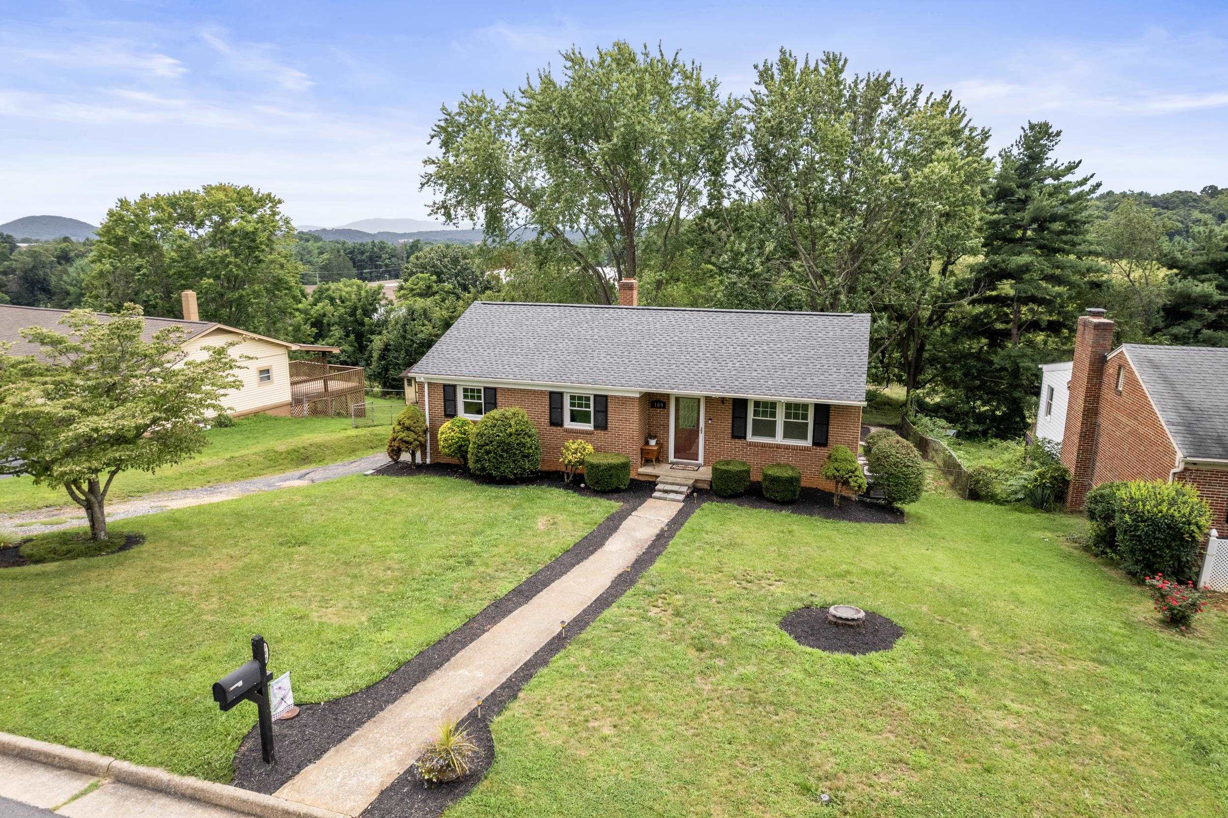 109 FOX HILL DR