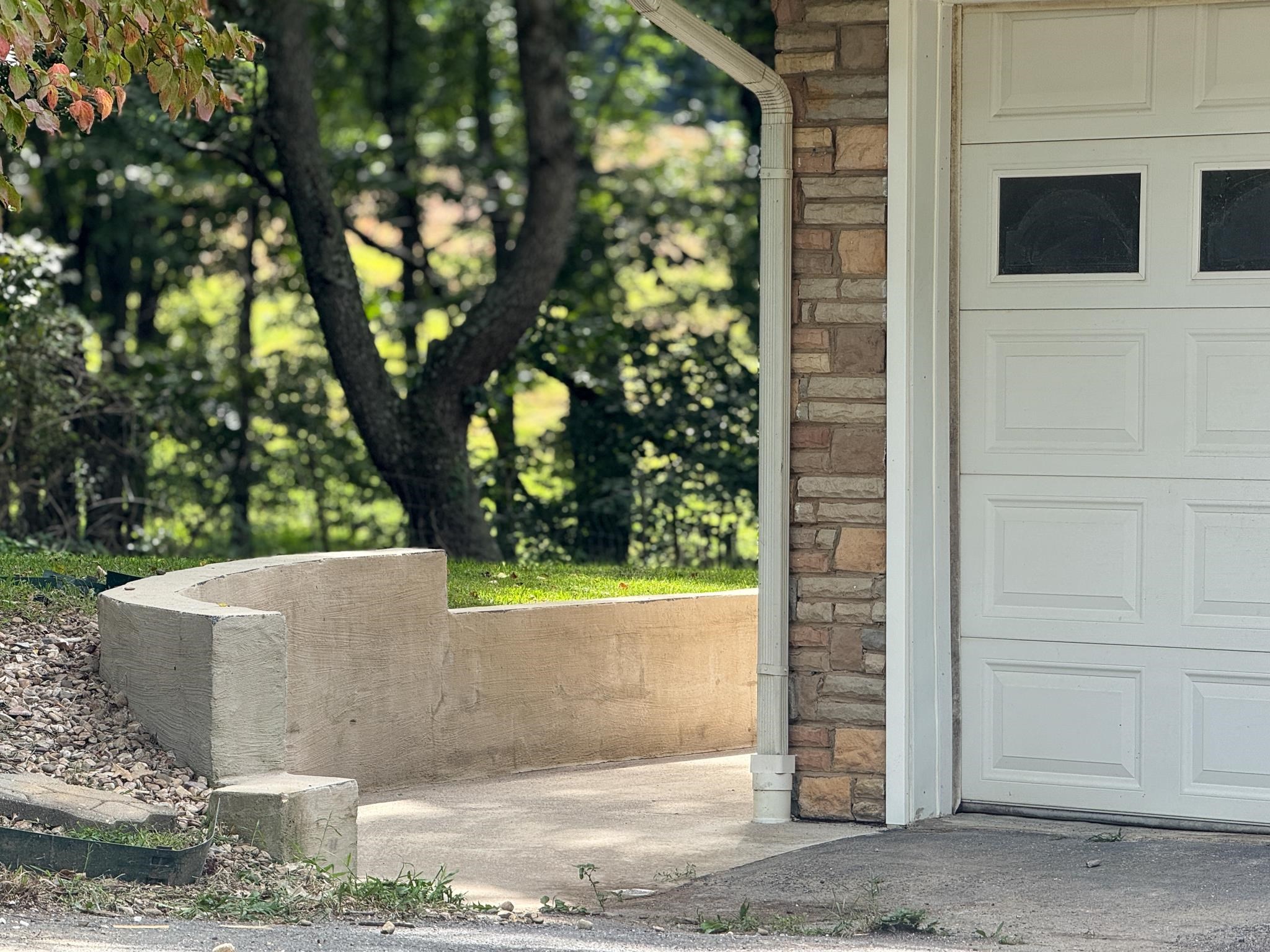 22 HIDDEN HOLLOW LN