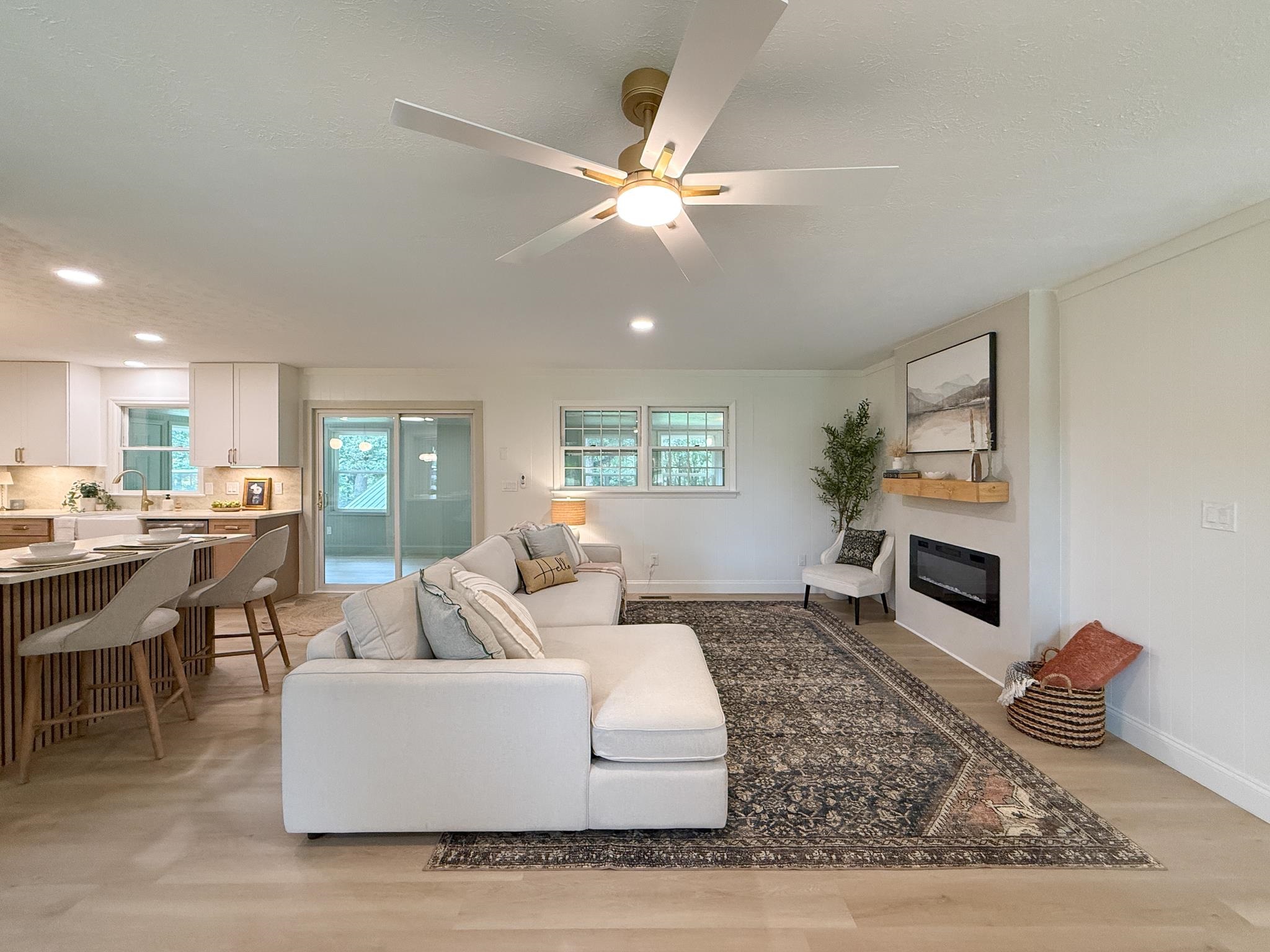 22 HIDDEN HOLLOW LN