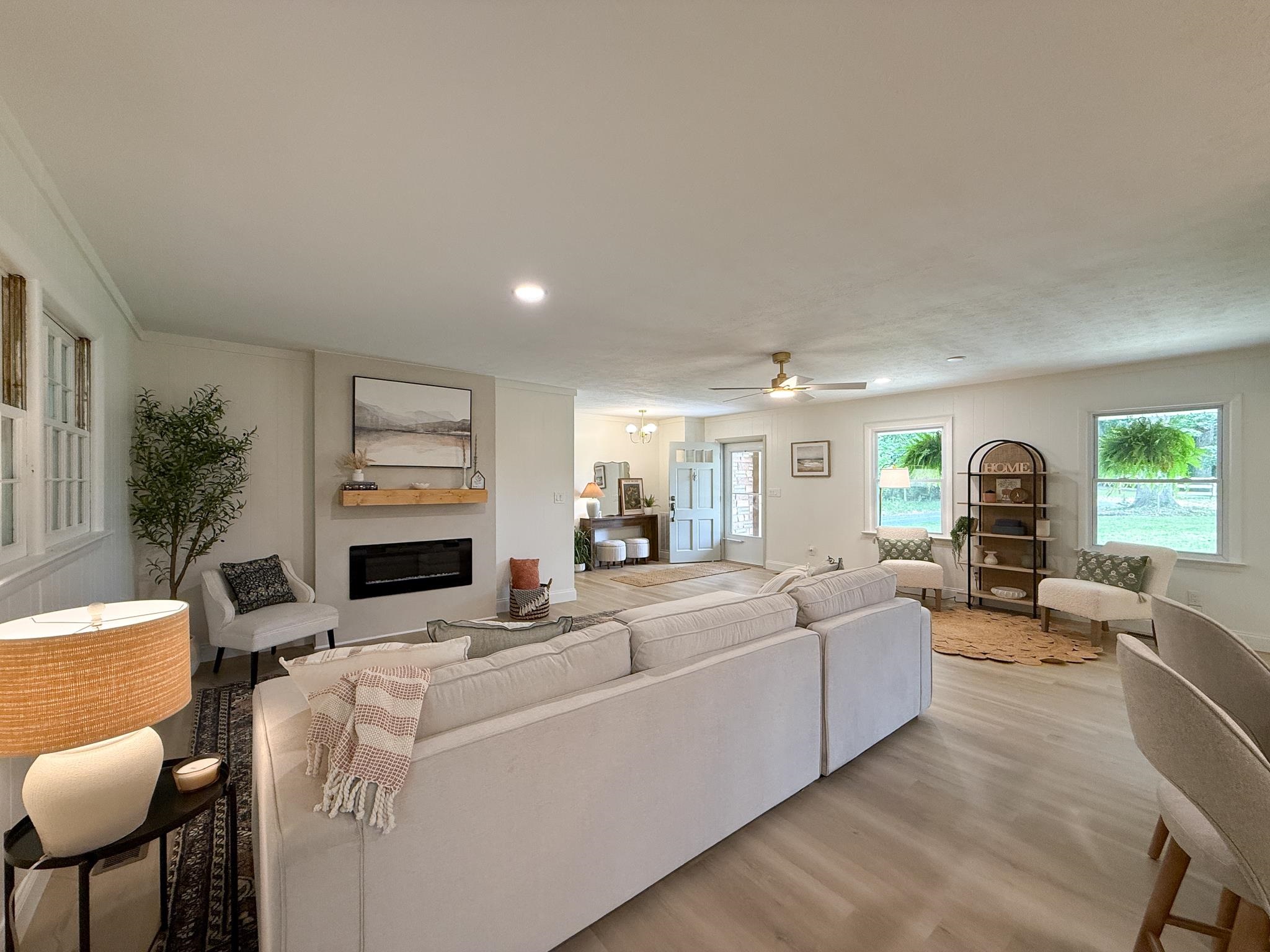 22 HIDDEN HOLLOW LN
