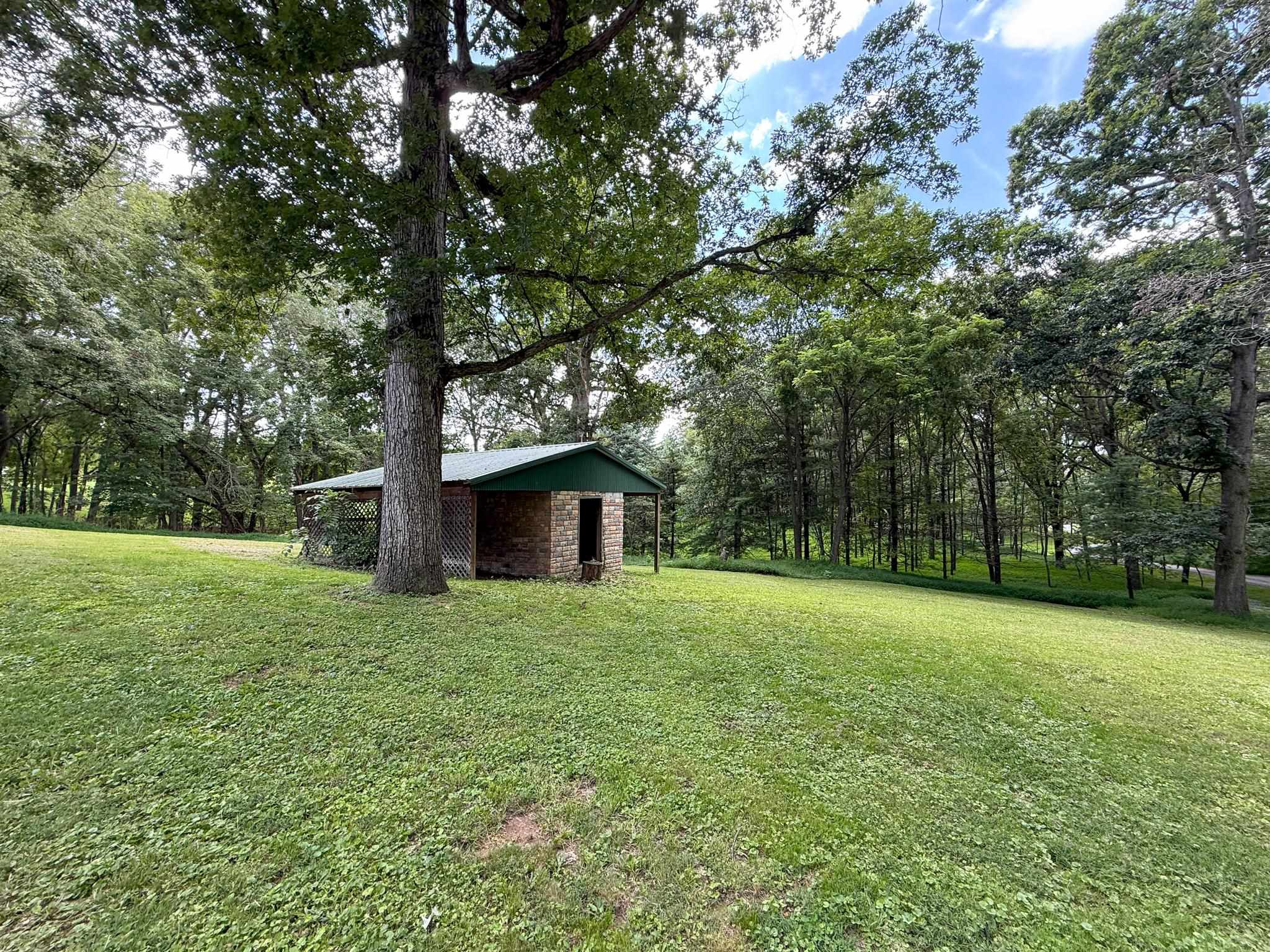 22 HIDDEN HOLLOW LN