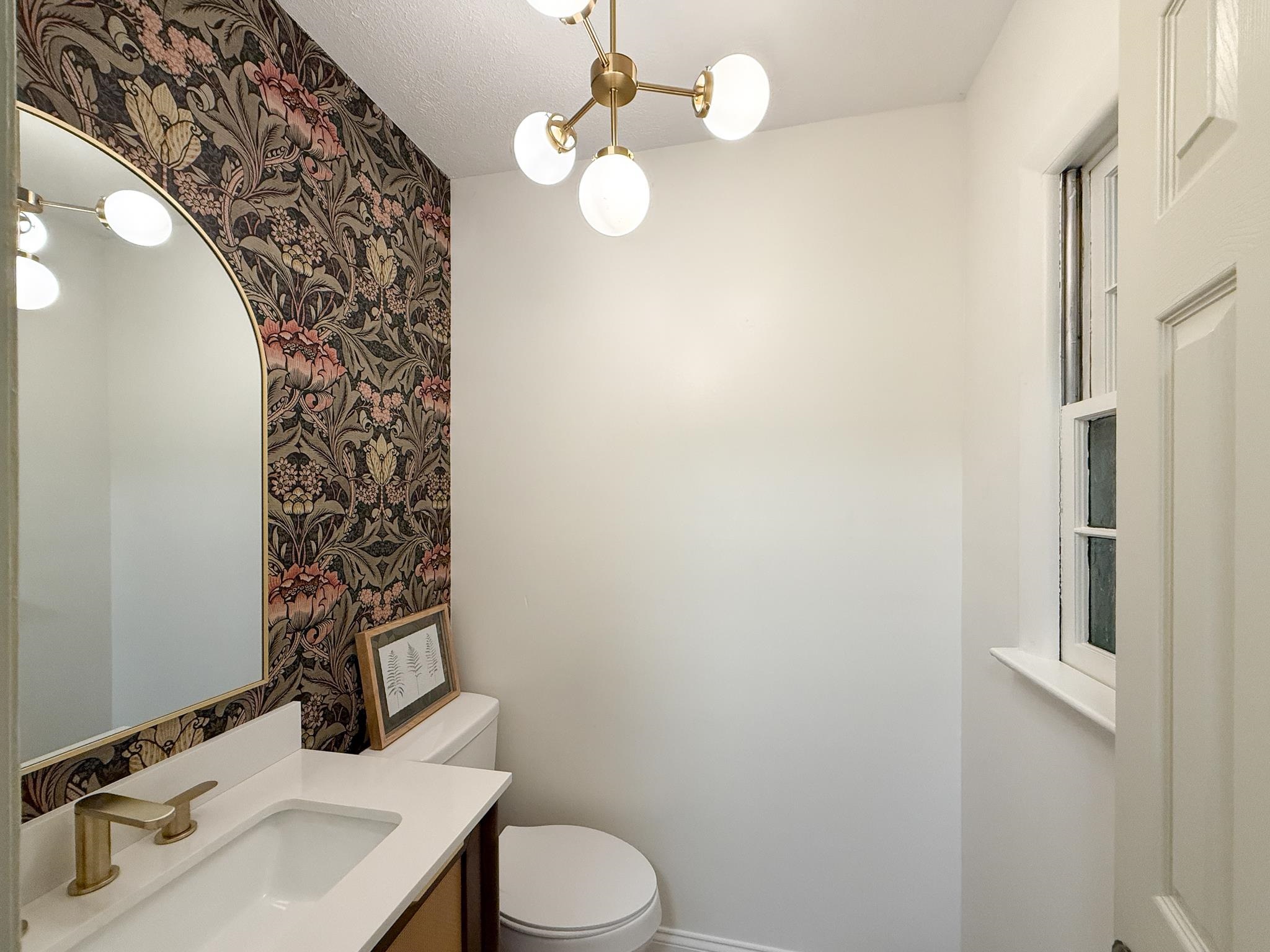 22 HIDDEN HOLLOW LN