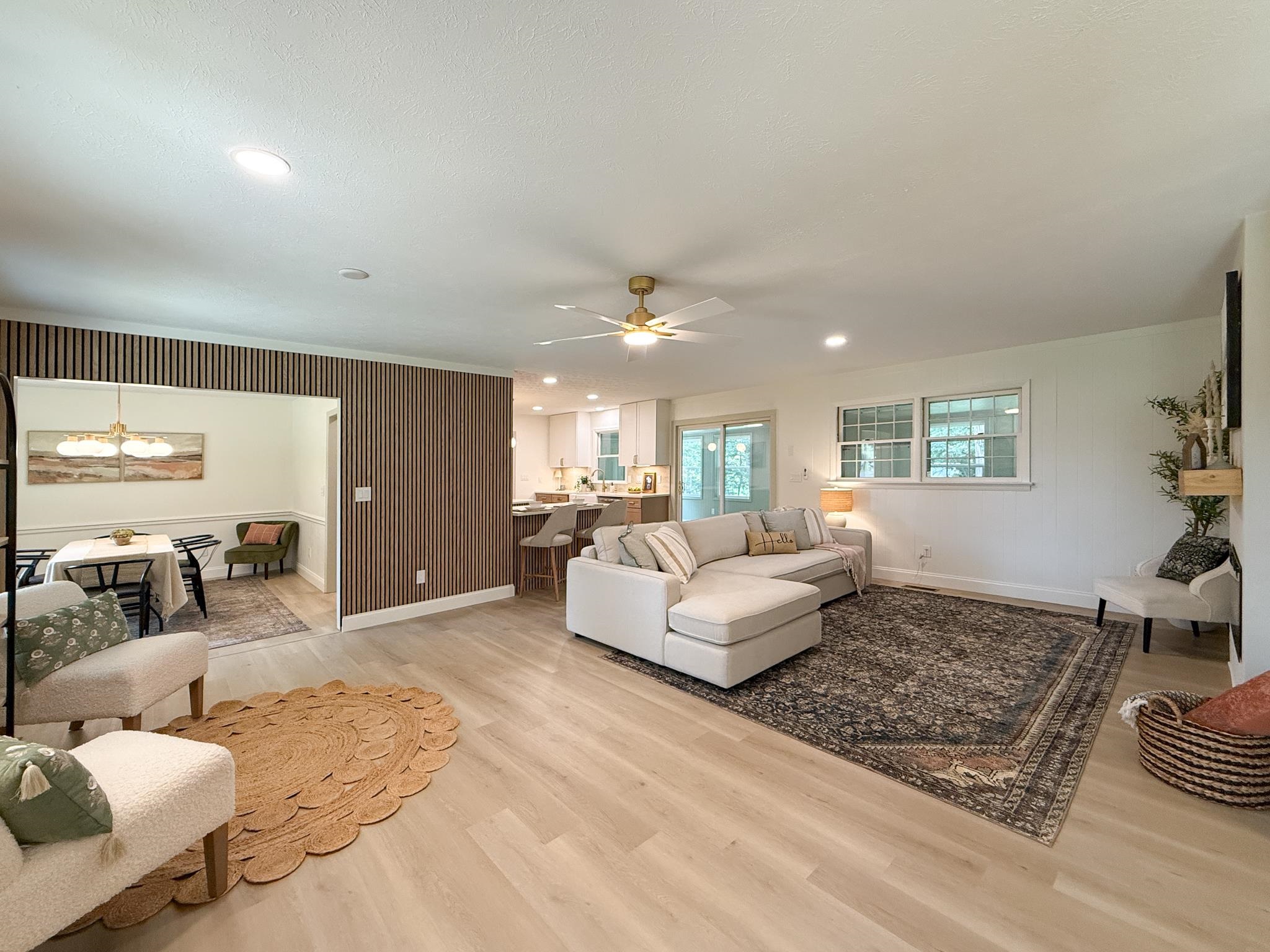 22 HIDDEN HOLLOW LN