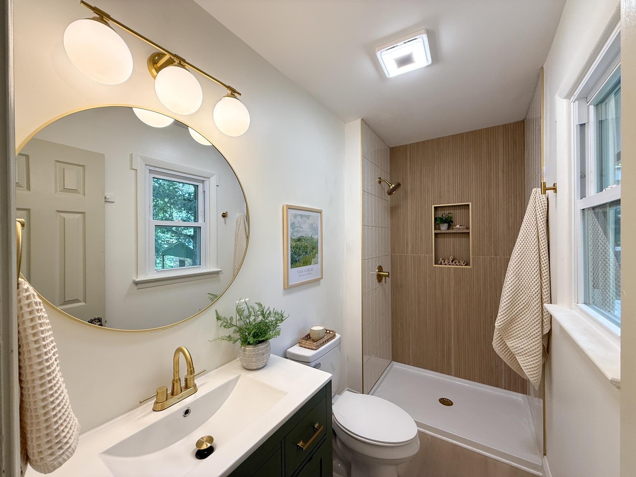 22 HIDDEN HOLLOW LN